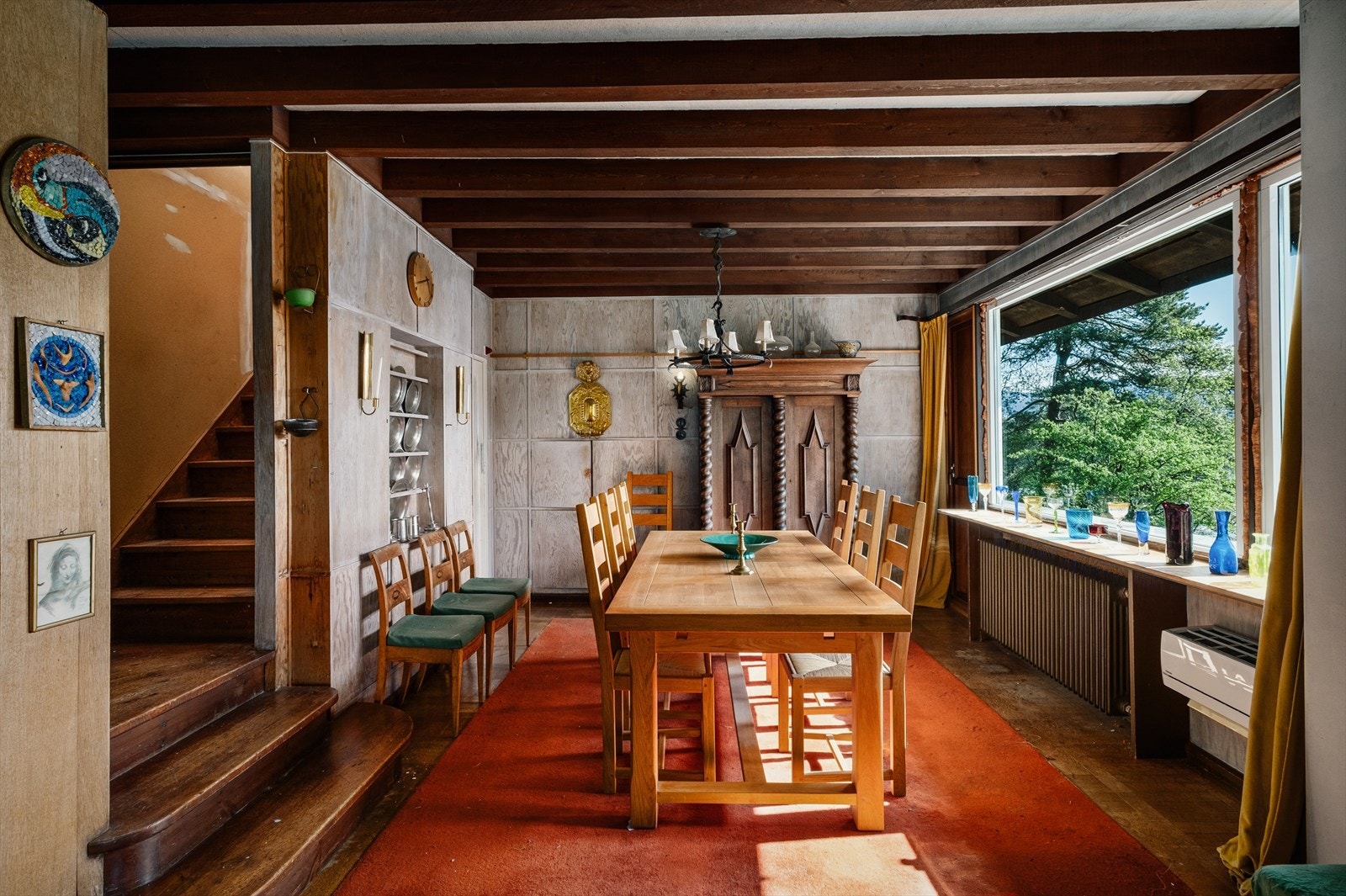 Fra spisestuen er det trapp opp til loftet. Galleribilde