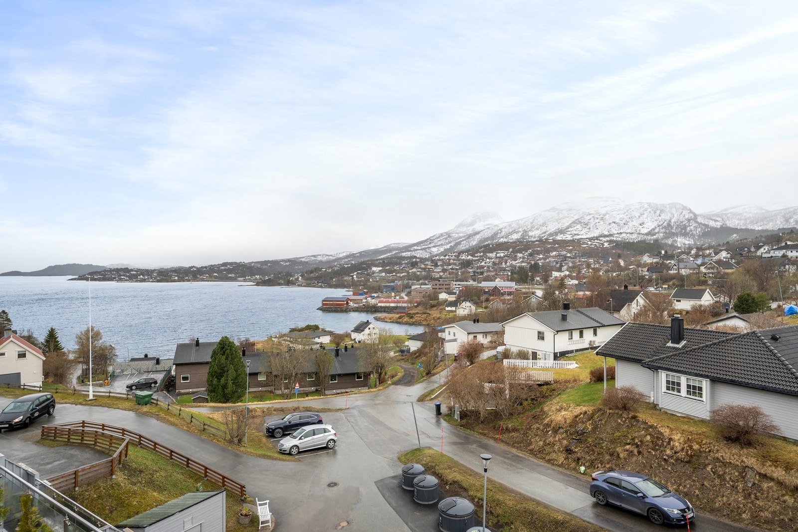 Fin havutsikt fra kjøkken og soverommene Galleribilde