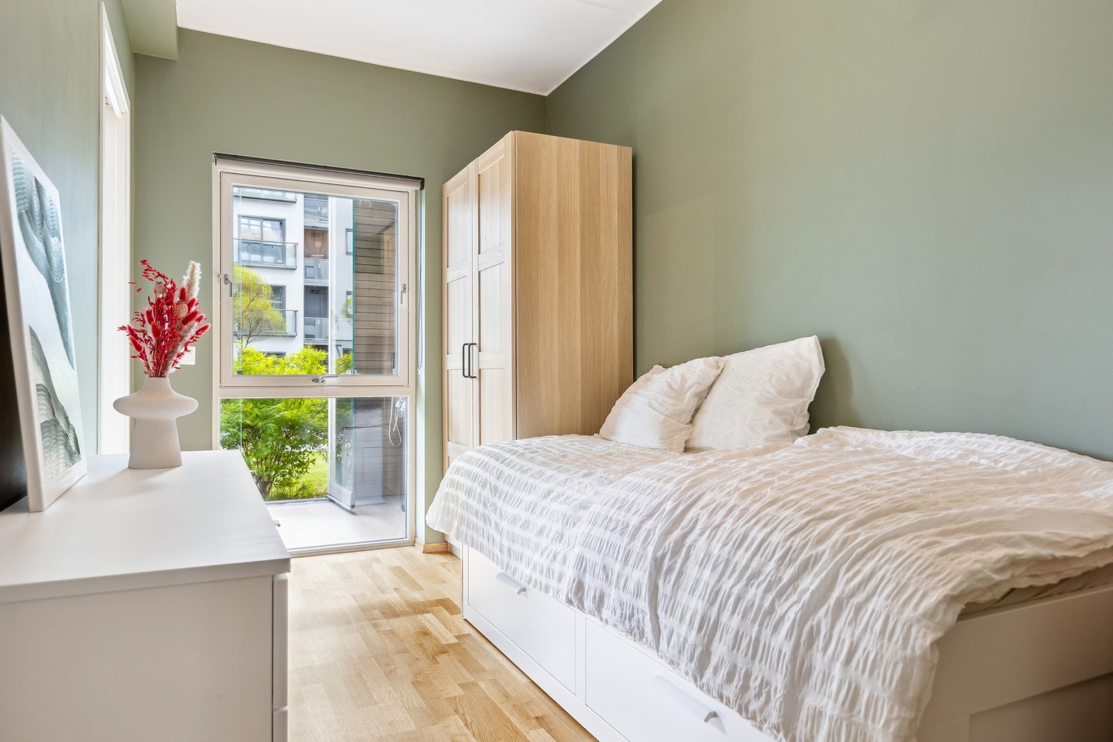 Leiligheten har to soverom på henholdsvis 7 og 9 kvm. Galleribilde