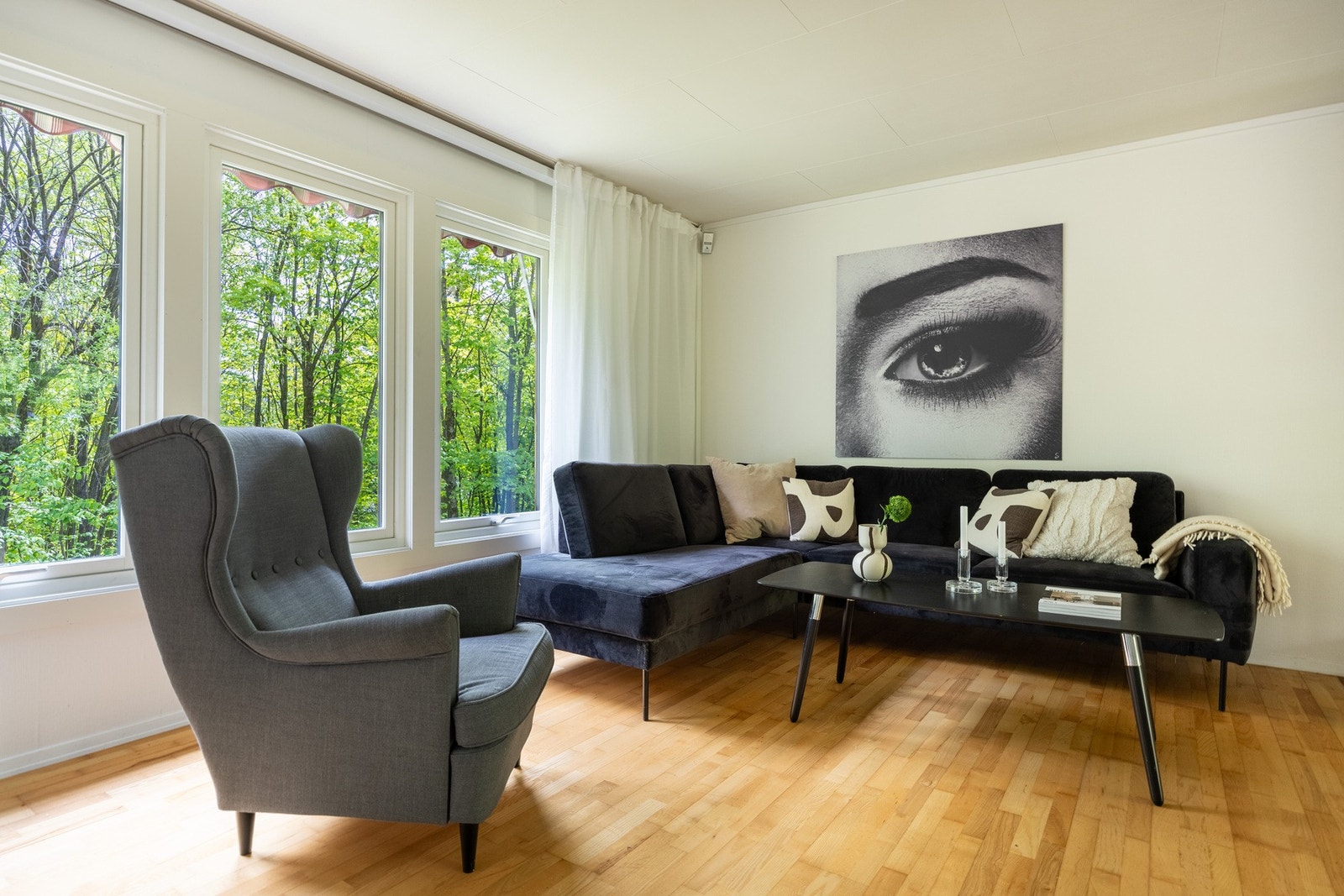 Her kan man enkelt innrede oppholdsrommet med både stor spise- og sofaseksjon Galleribilde