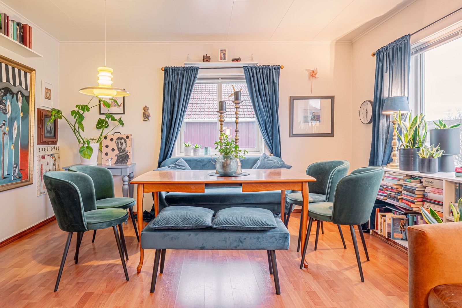 Plass til stort spisebord for å huse gjester Galleribilde