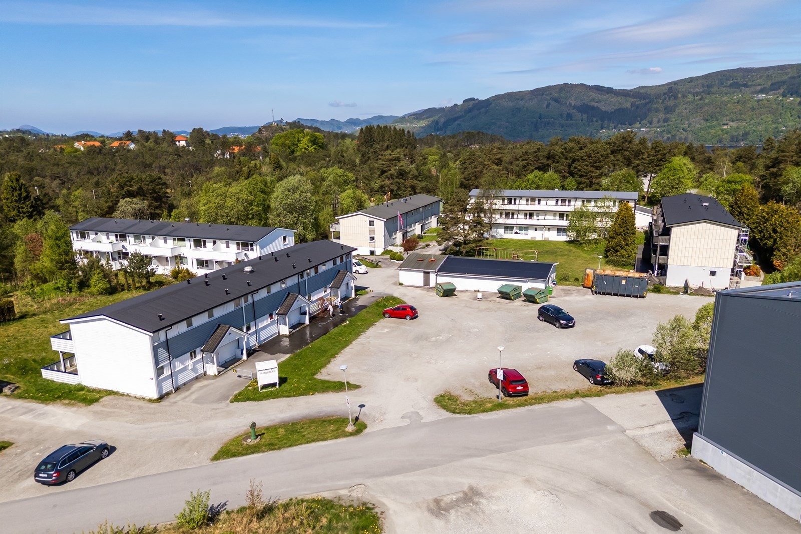 Stor gjesteparkering Galleribilde