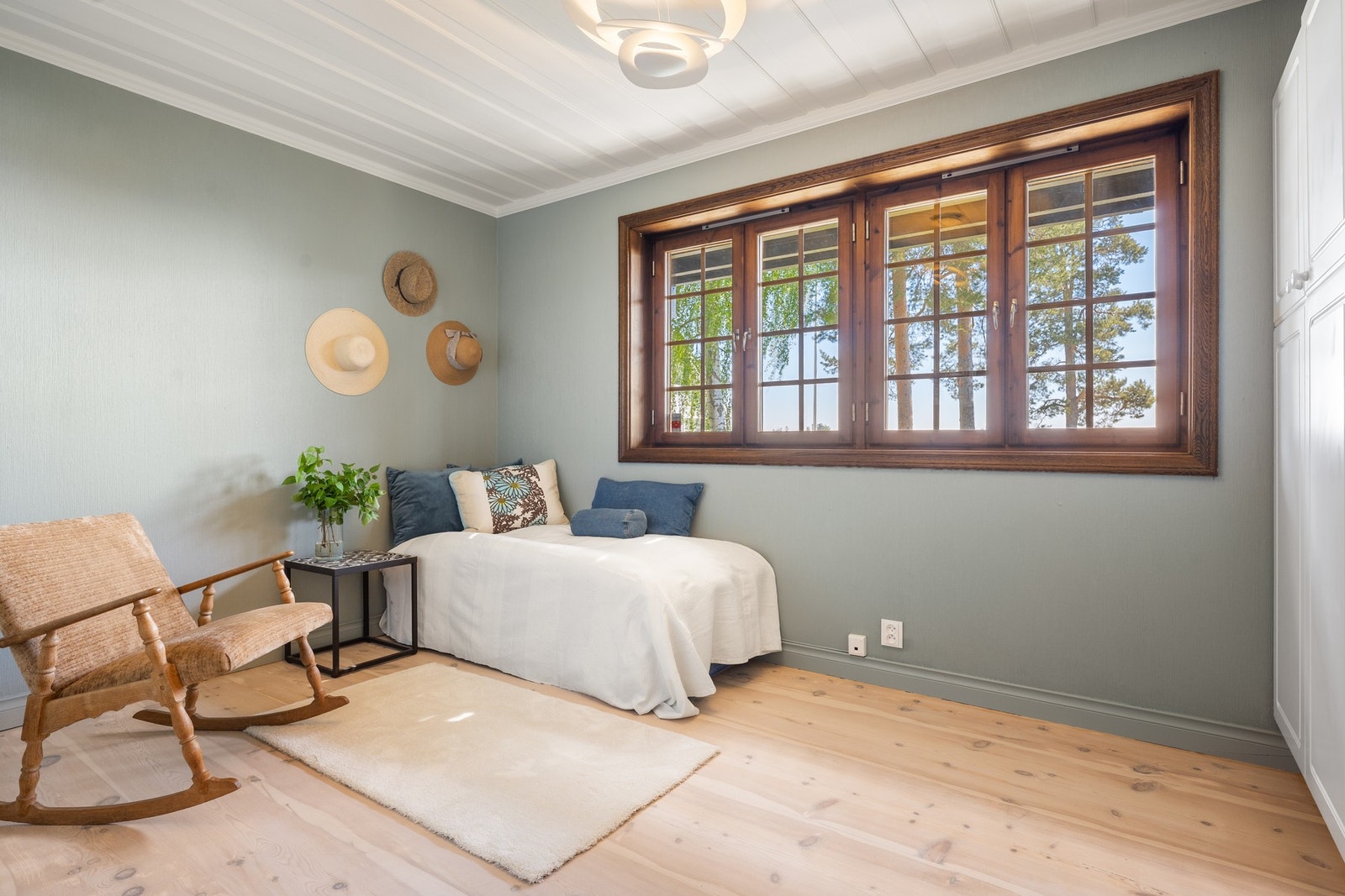 Soverom i underetasjen på 2,7x4,2 meter. Galleribilde