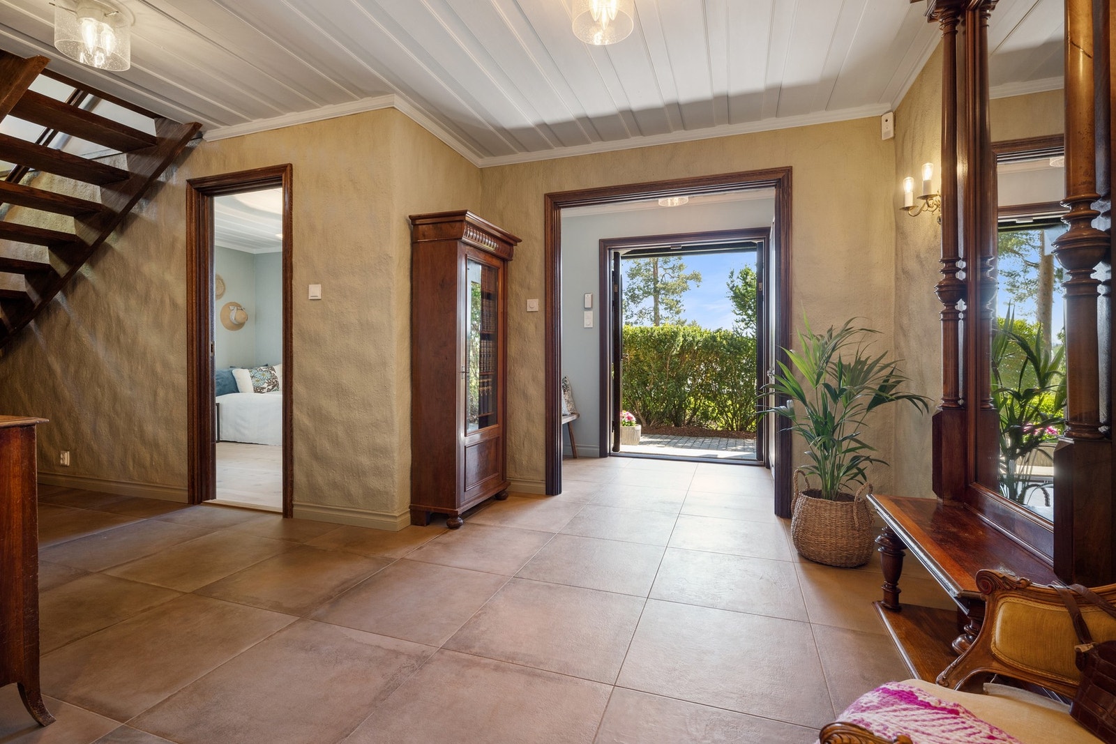 Hallen er flislagt med varmekabler (2022). Galleribilde