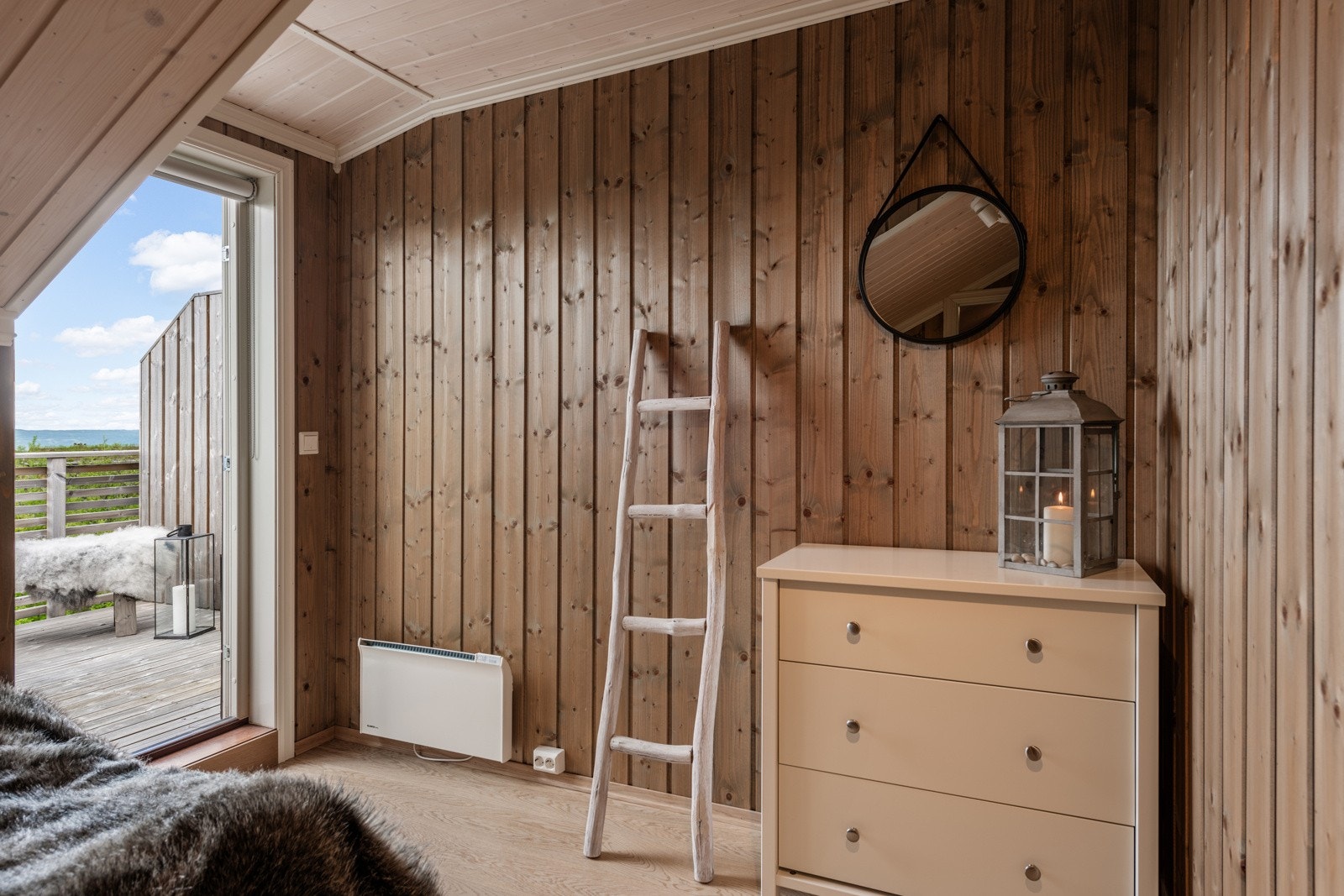 Første etasje har 2 romselige soverom Galleribilde
