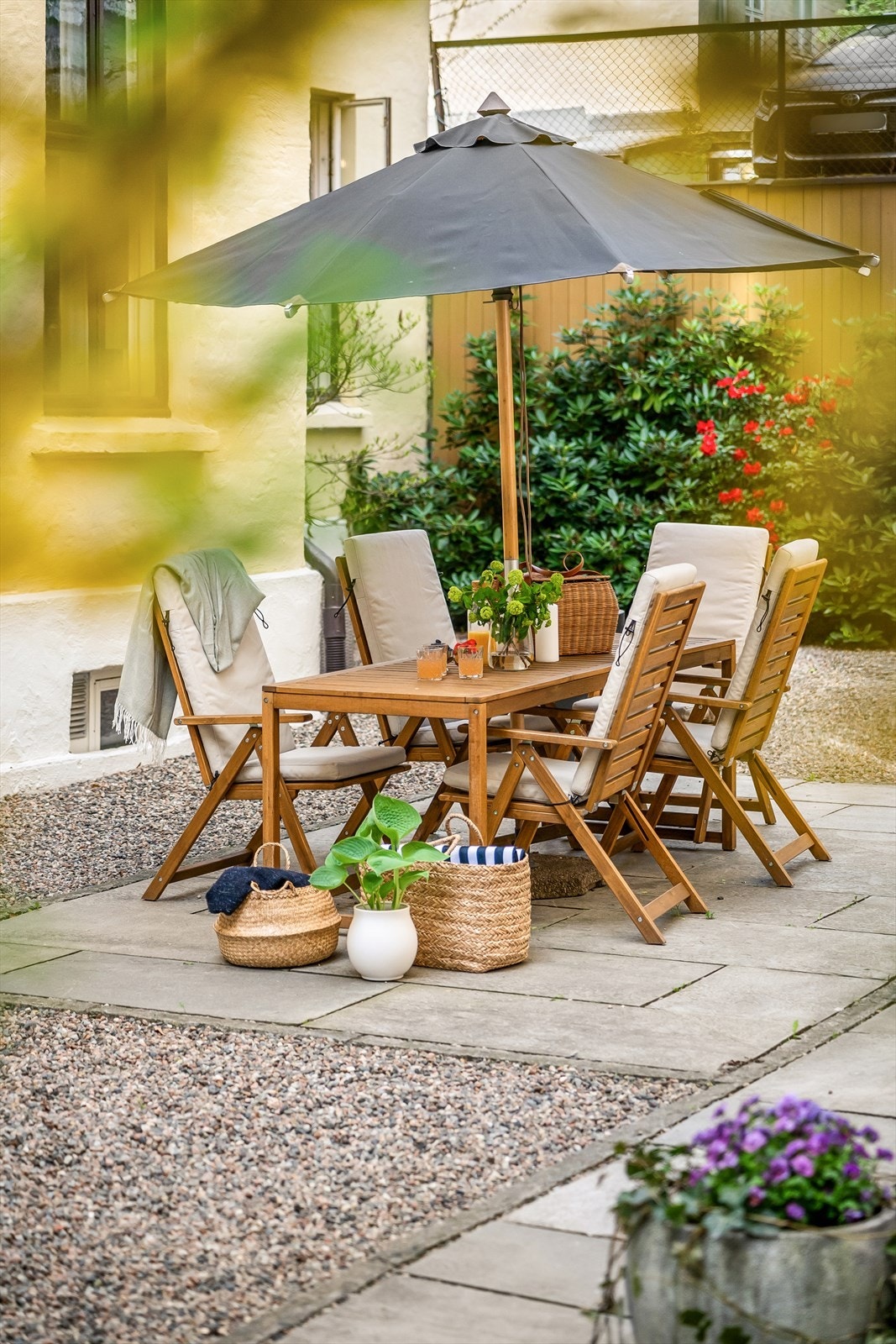 Det er noen timer sol i bakgården på formiddagen. Galleribilde