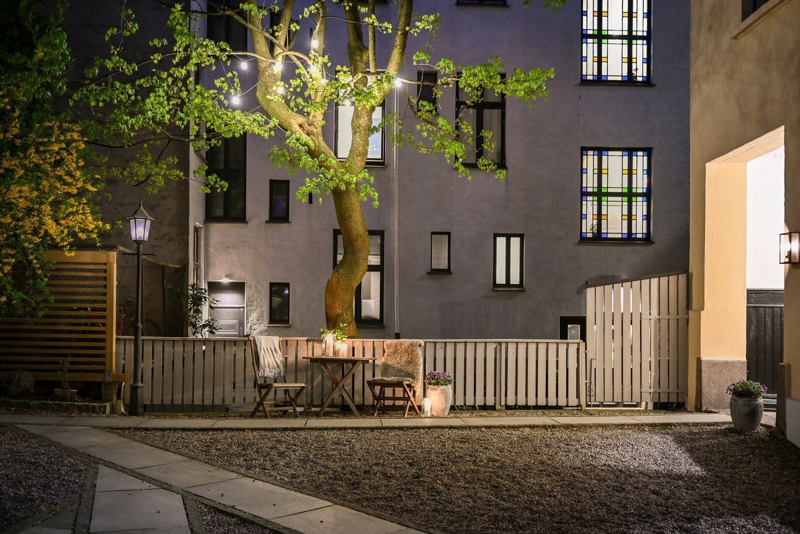 Sameiet har også en usedvanlig flott opparbeidet bakgård. Galleribilde