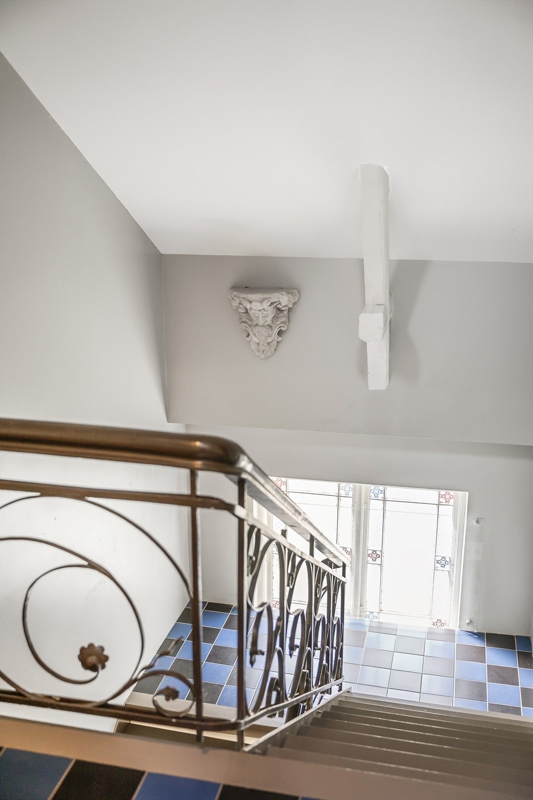 Flotte detaljer preger bygårdens trappegang. Galleribilde