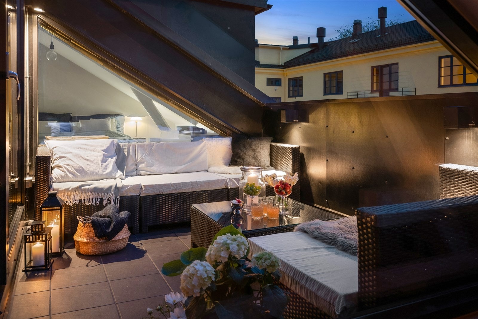 Her er det varmekabler i gulv, samt at det er installert stikkontakt her ute. Galleribilde