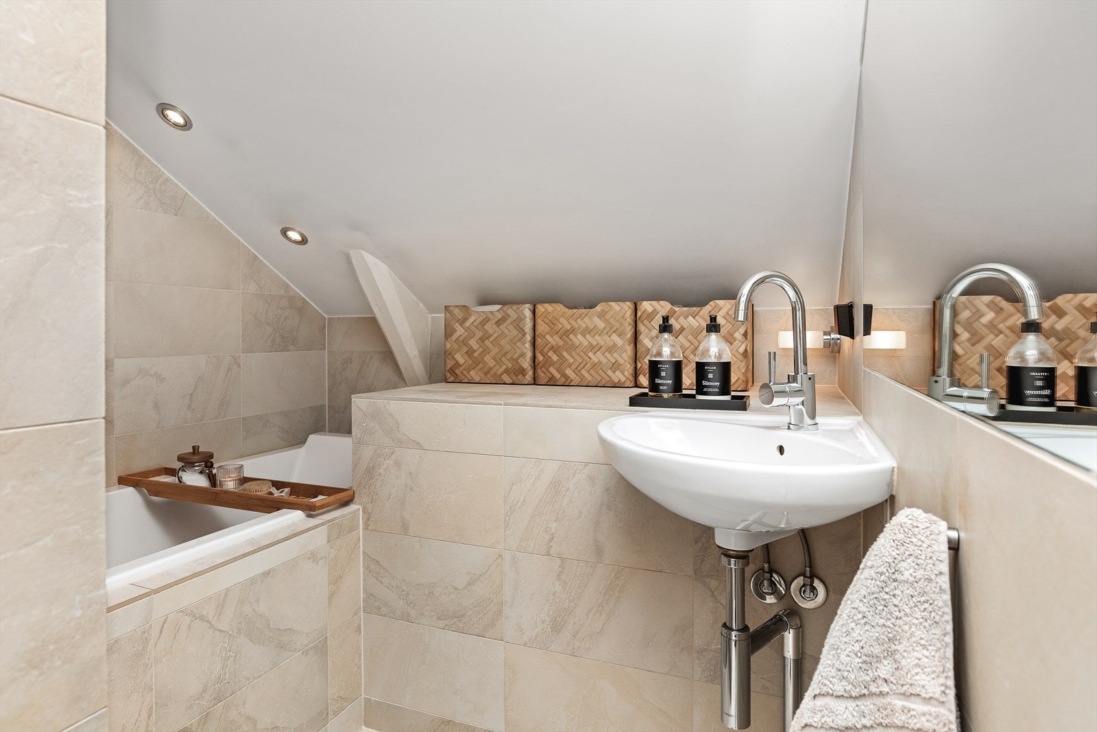 Armaturer og porselen er fra SitIn. Galleribilde