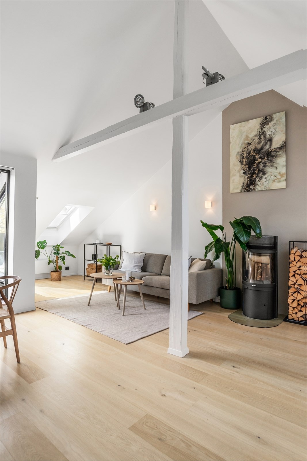 Den gode mønehøyden på ca. 3,9 meter skaper en fantastisk atmosfære. Galleribilde