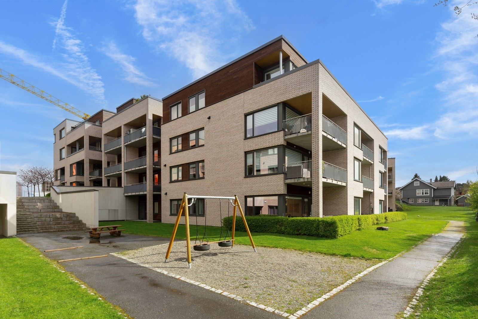 Leiligheten ligger i et sentralt og barnevennlig boligområde på Strindheim. Galleribilde