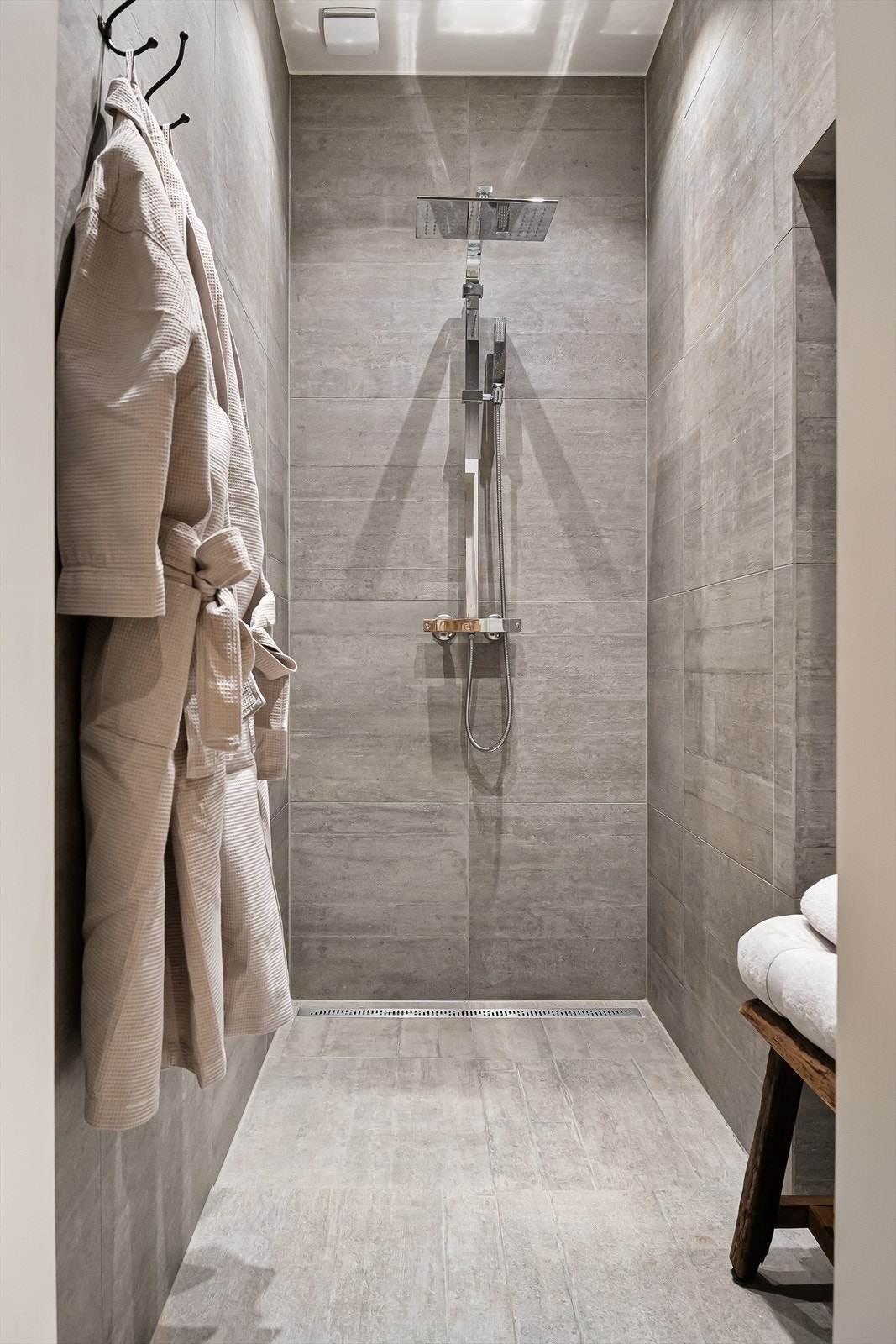 Flislagt dusjrom med gulvvarme Galleribilde