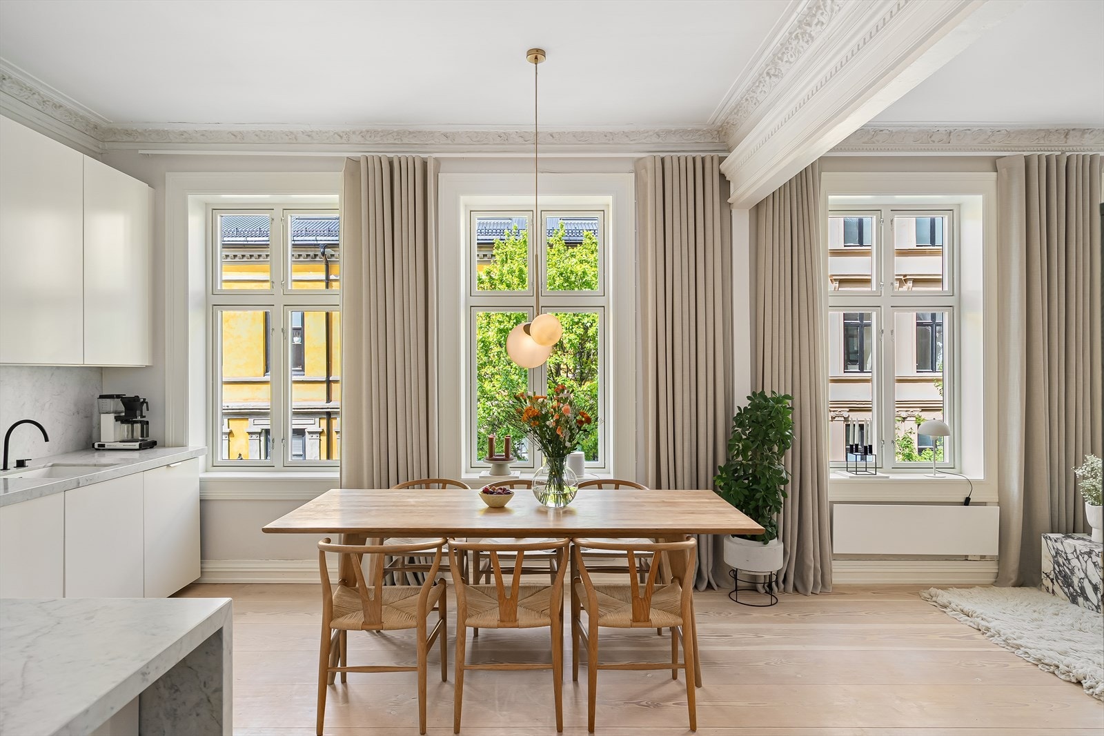 Det er plass til stor spisestue Galleribilde