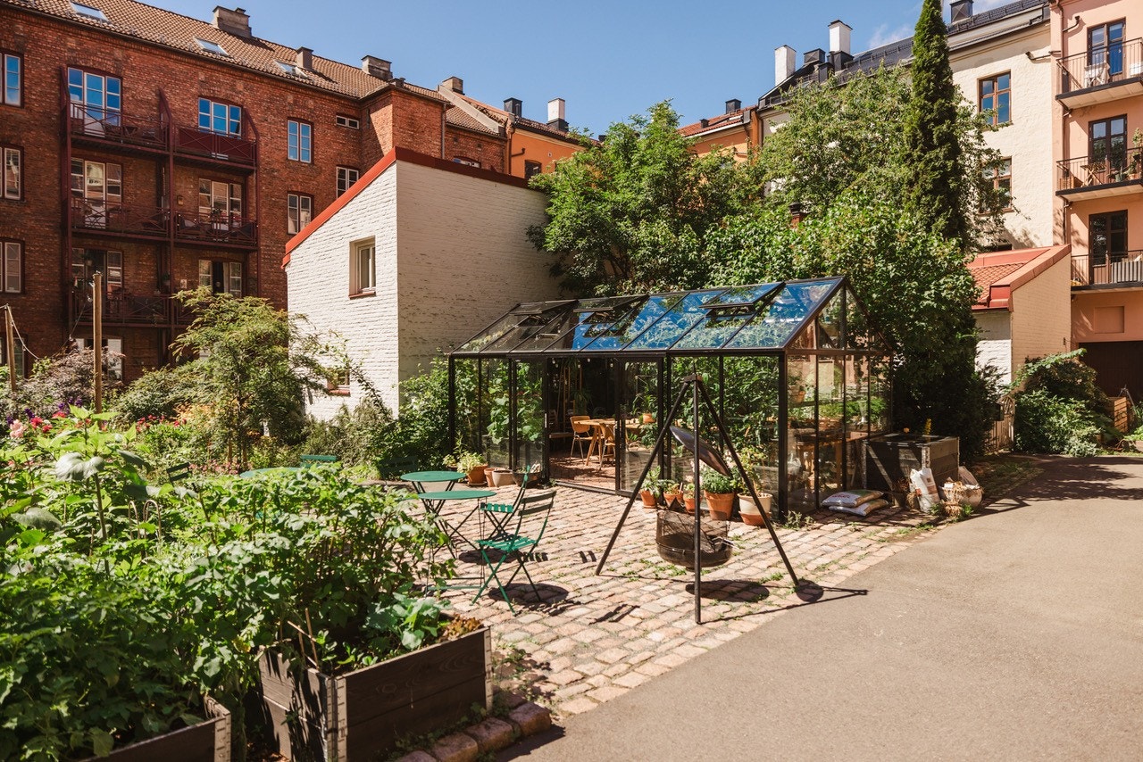 Bakgården er virkelig en sentral del av det å bo her, og må oppleves Galleribilde