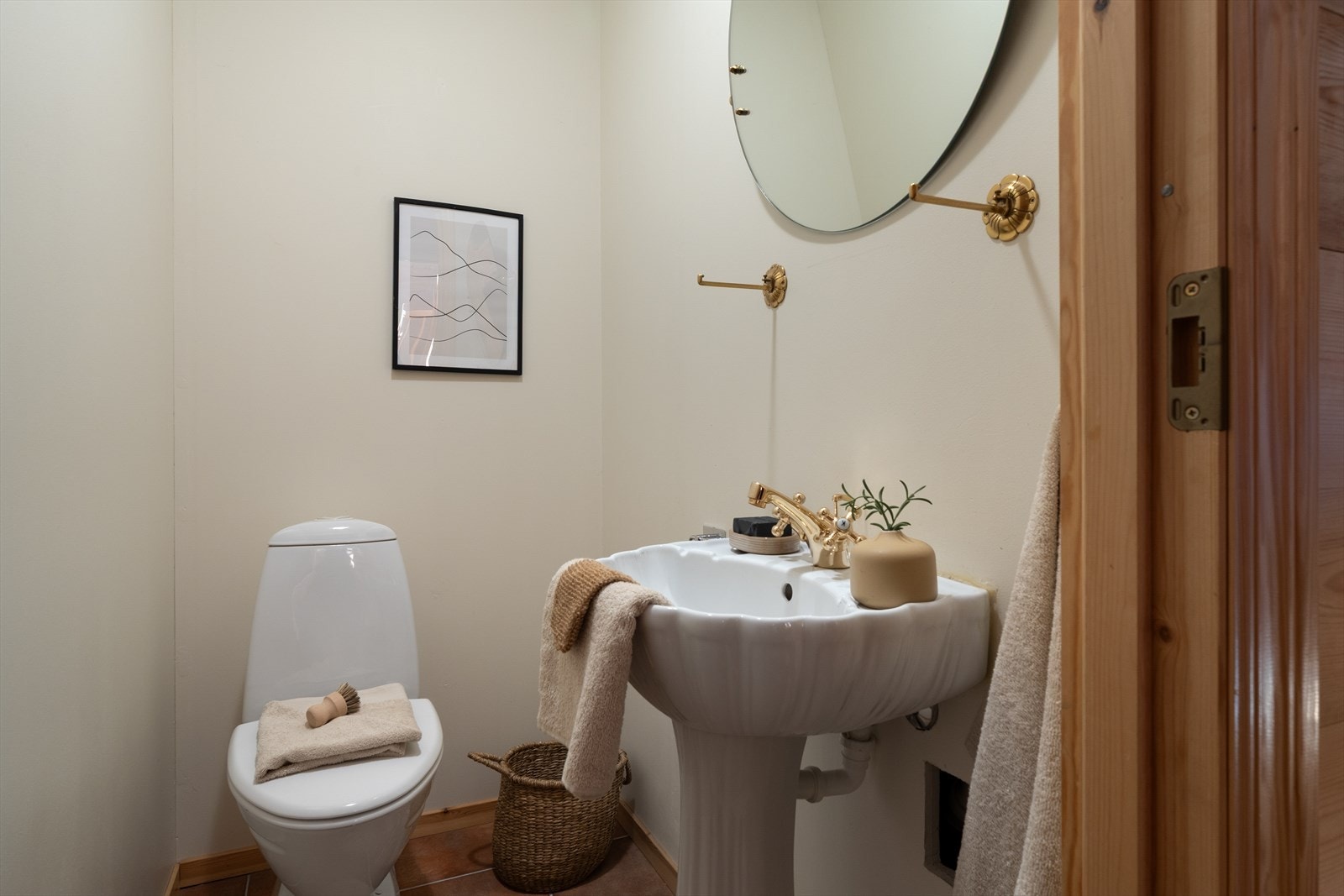 Praktisk wc, perfekt når en har gjester. Galleribilde