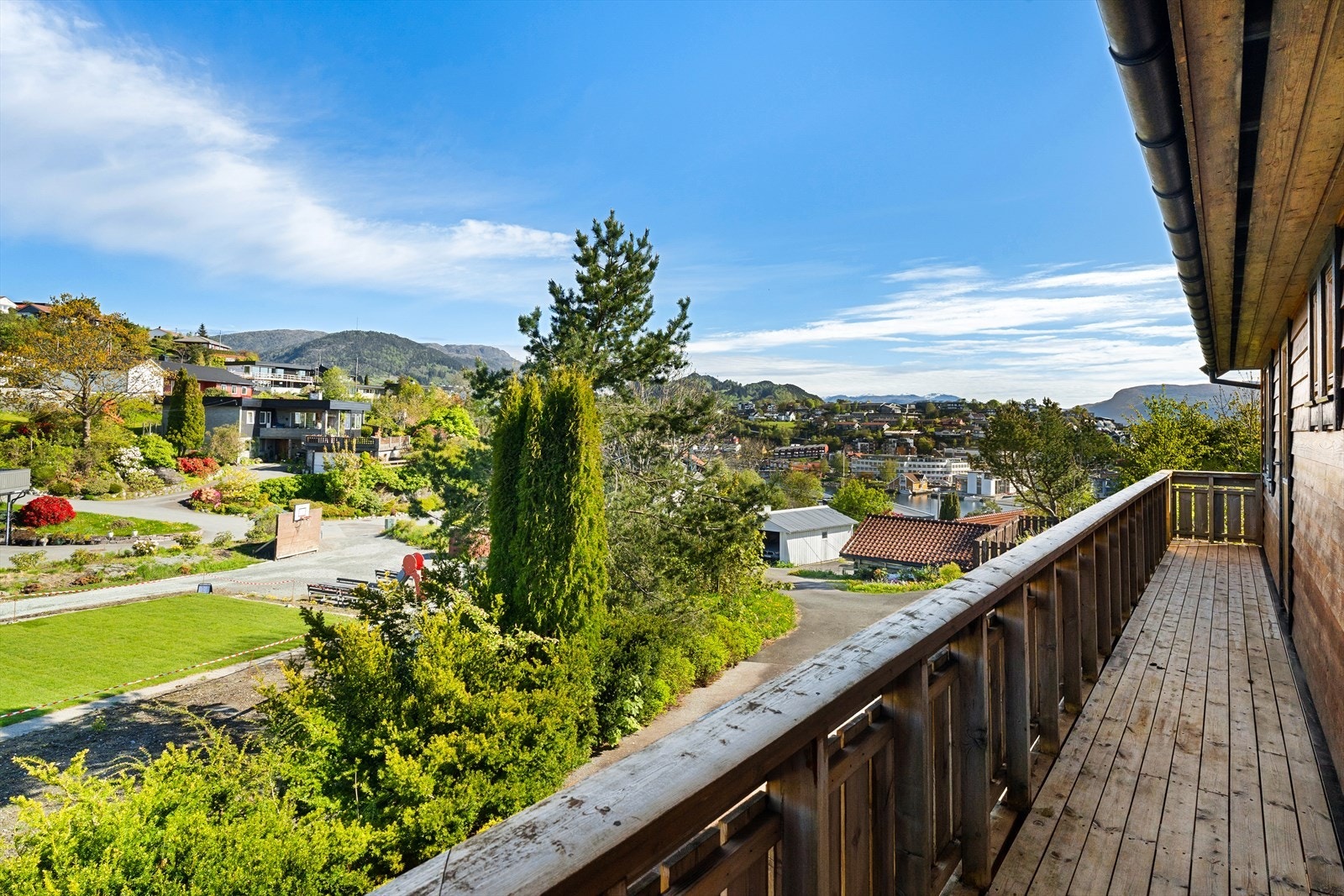 Fra rommet er det utgang til balkong. Galleribilde