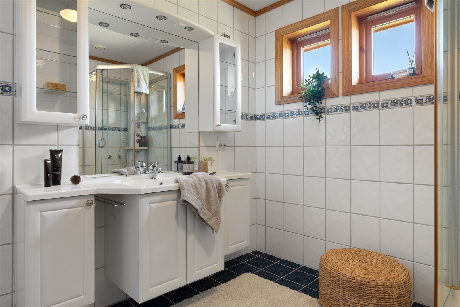 Helfliset baderom med varme i gulv. Galleribilde