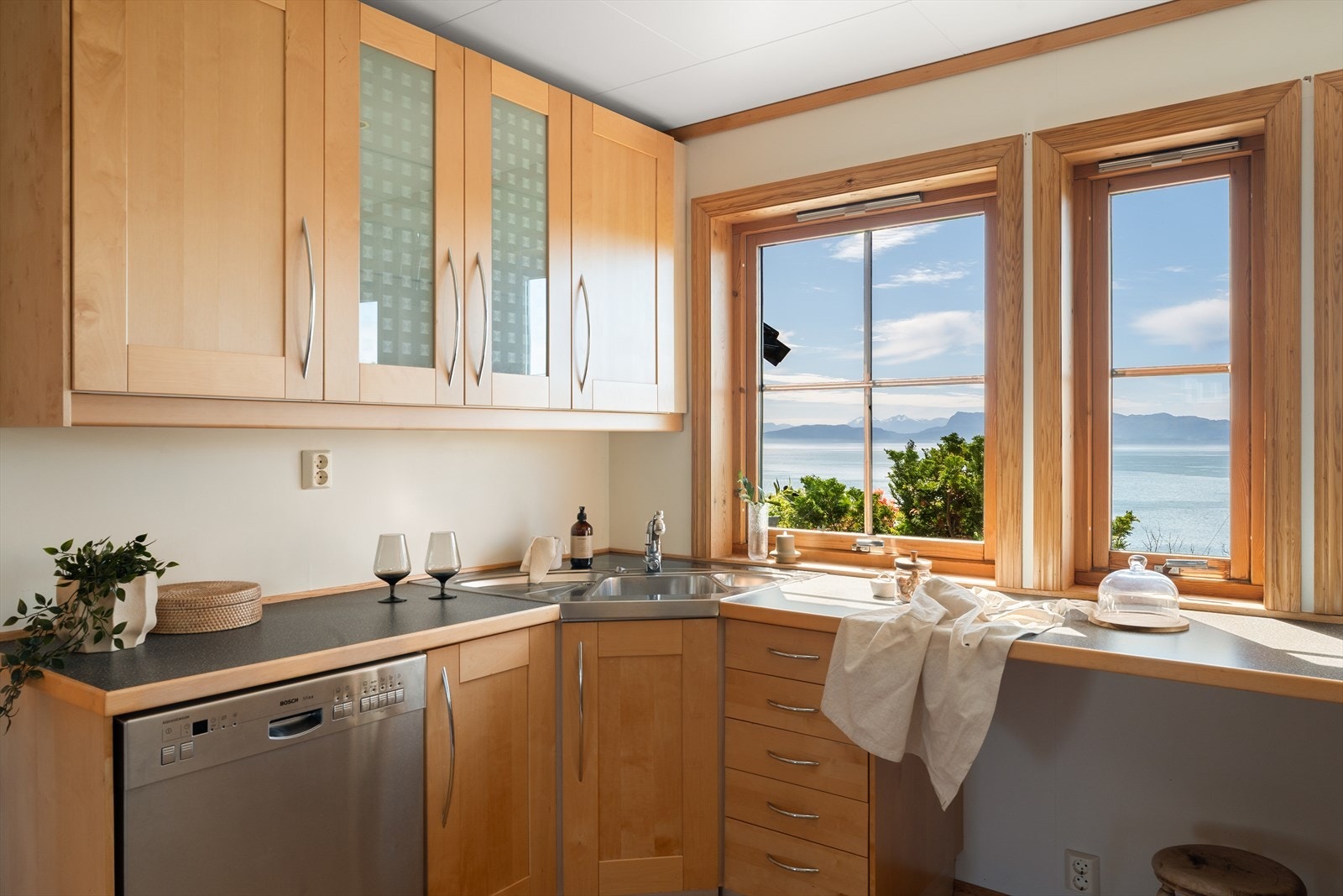 Den storslåtte utsikten er et vakkert bakteppe. Galleribilde