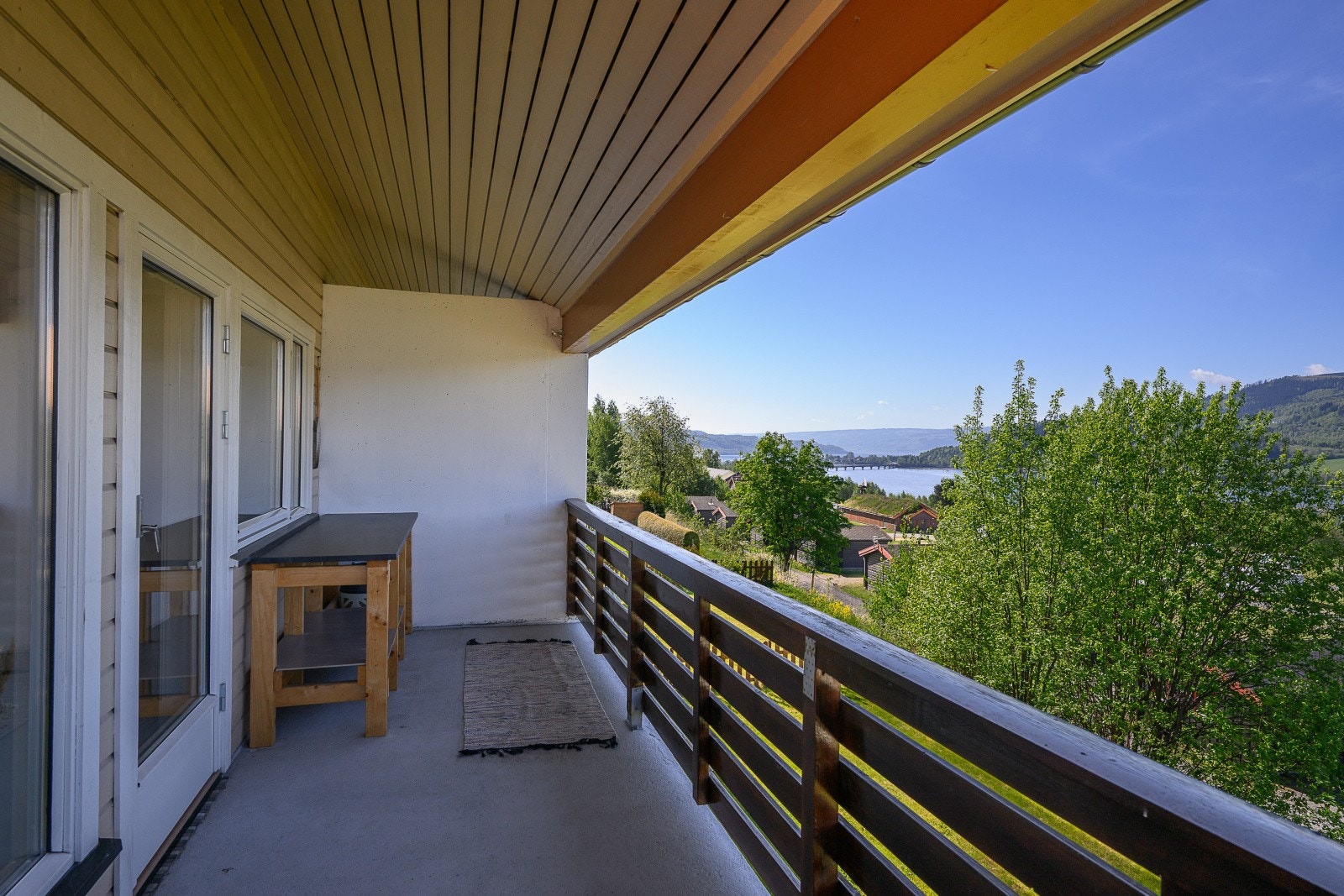 God plass til diverse utemøbler. Galleribilde