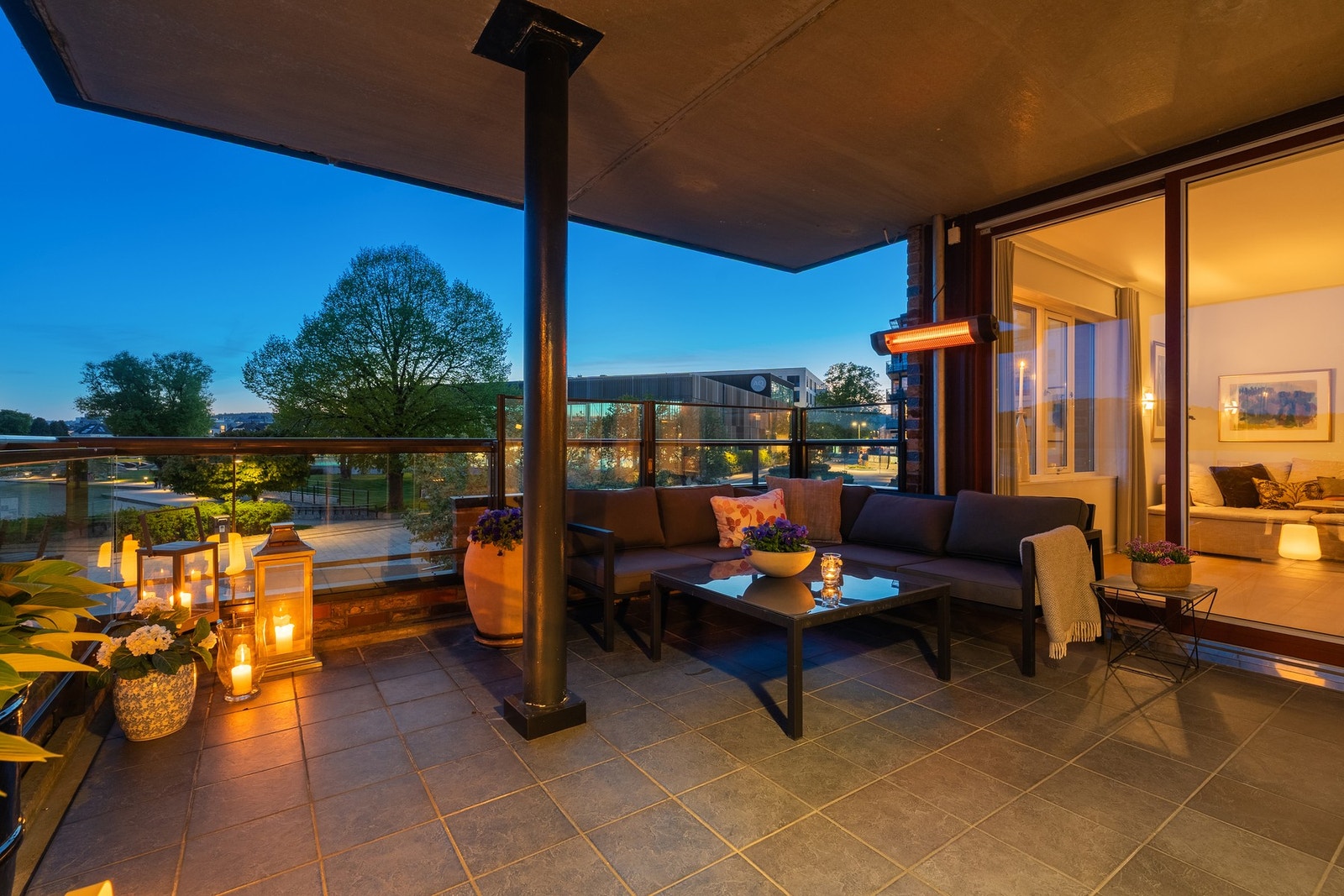 Her kan en nyte de fine sommerkveldene Galleribilde