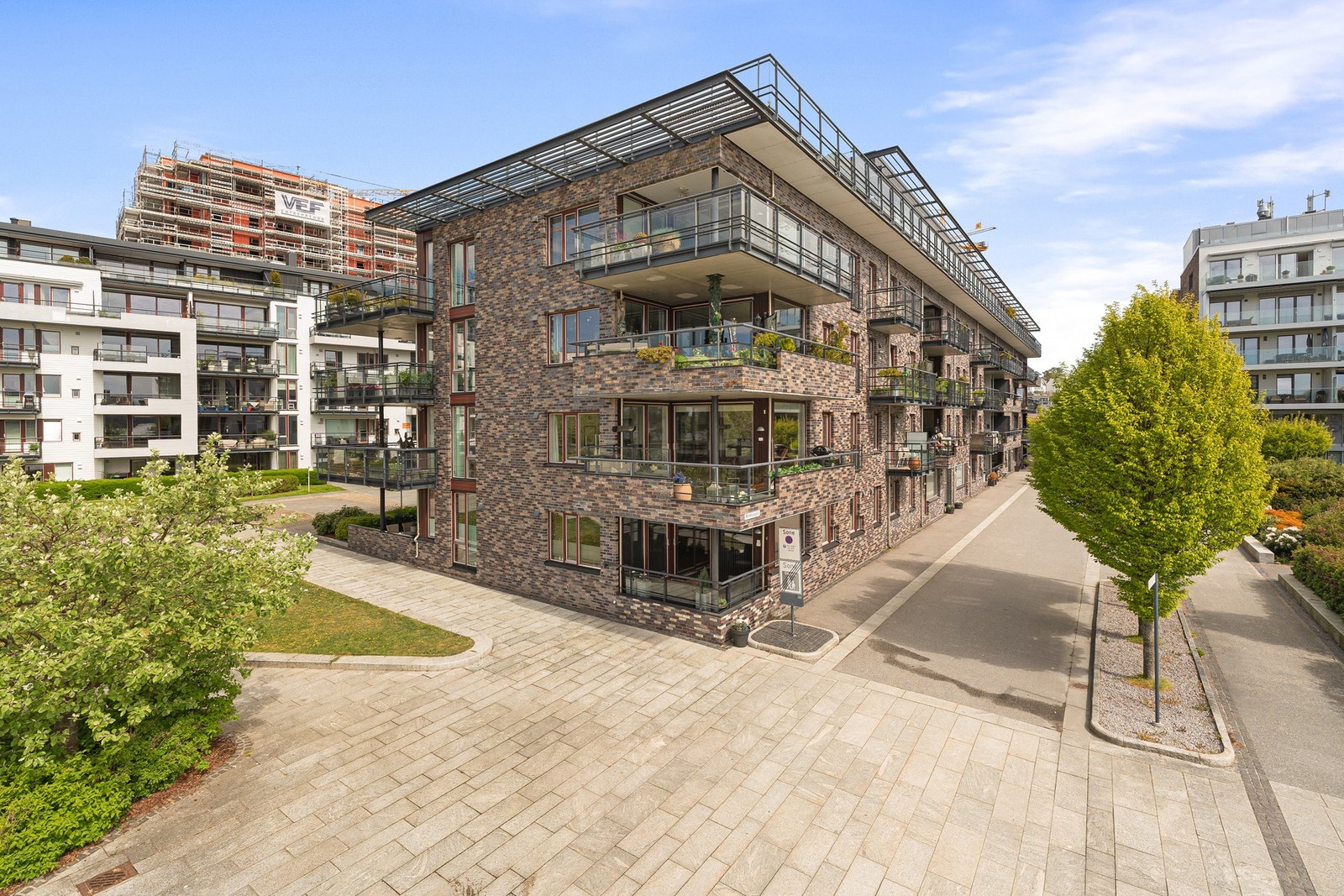 Hjørneleilighet i 2. etasje - det er luftig rundt bygget Galleribilde