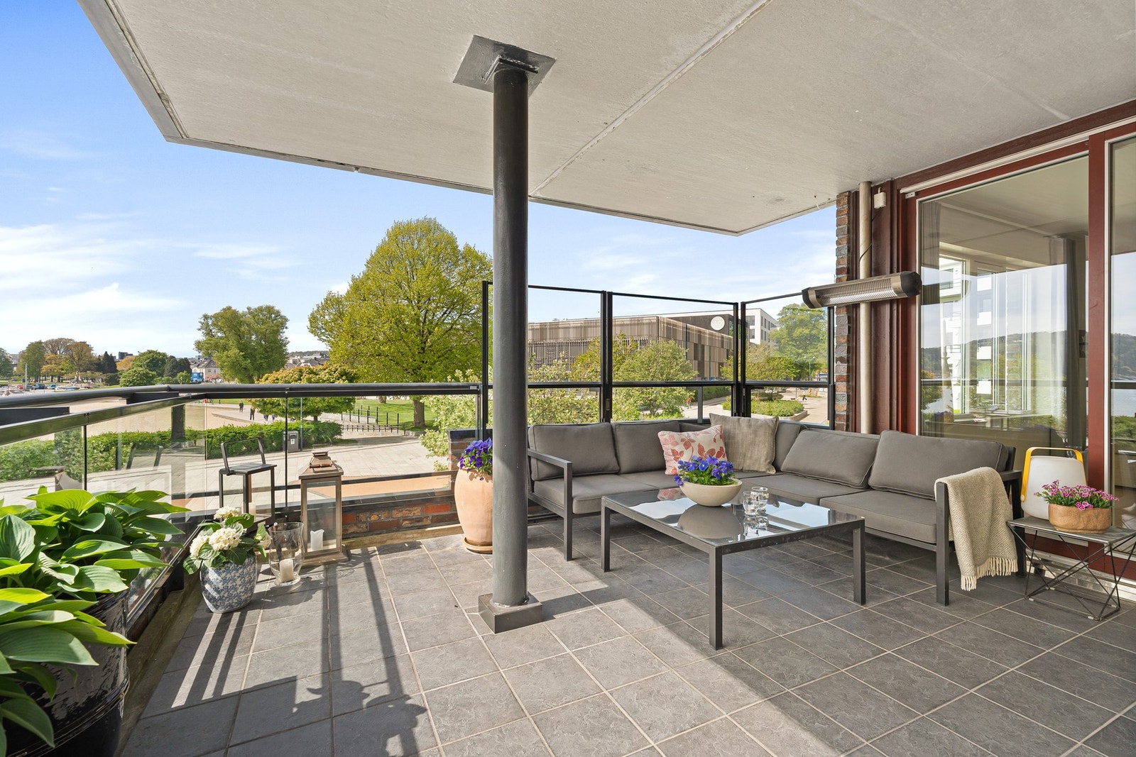 fliselagt gulv - varmelampe Galleribilde