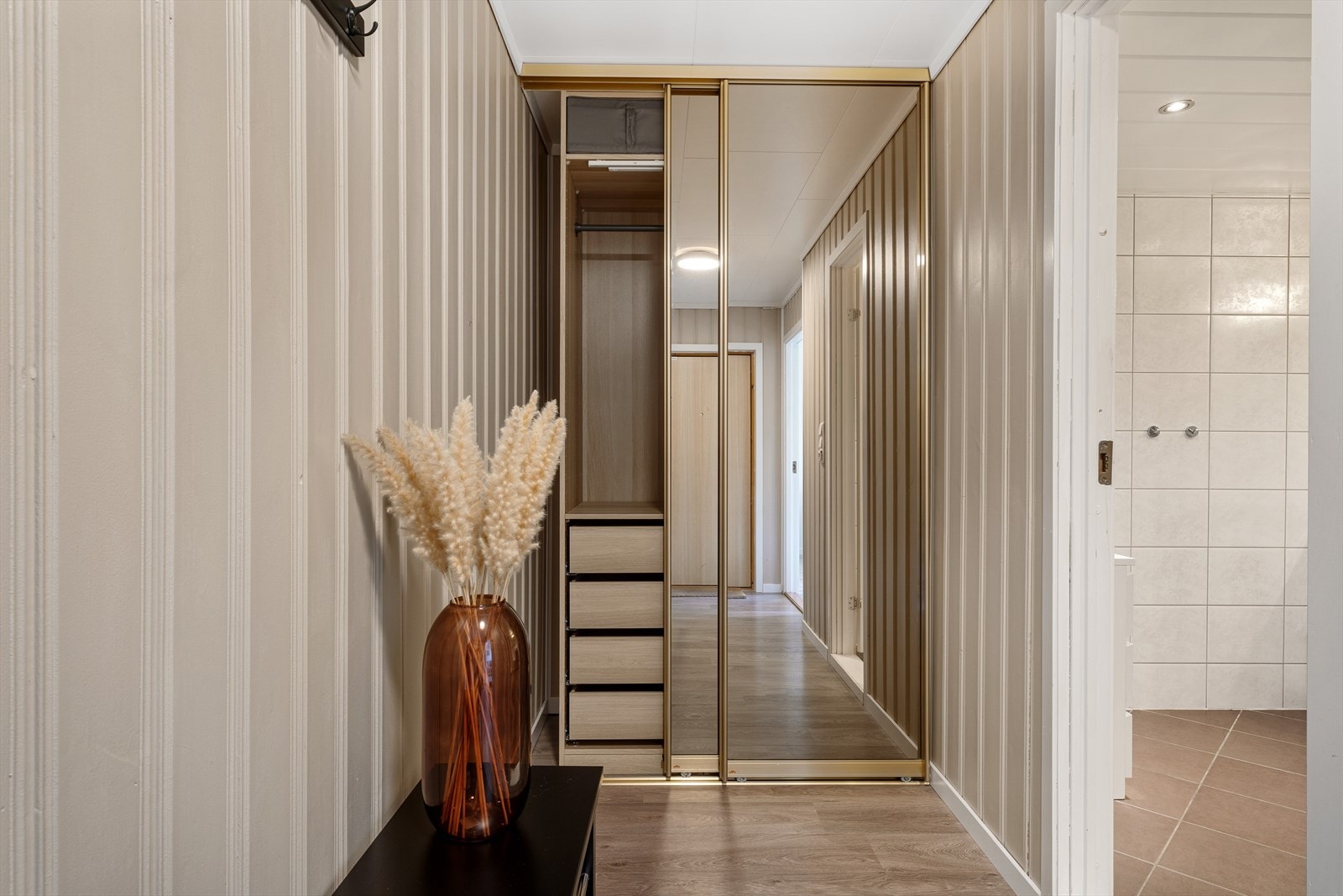 - Romslig entré på 6,2m² - Galleribilde