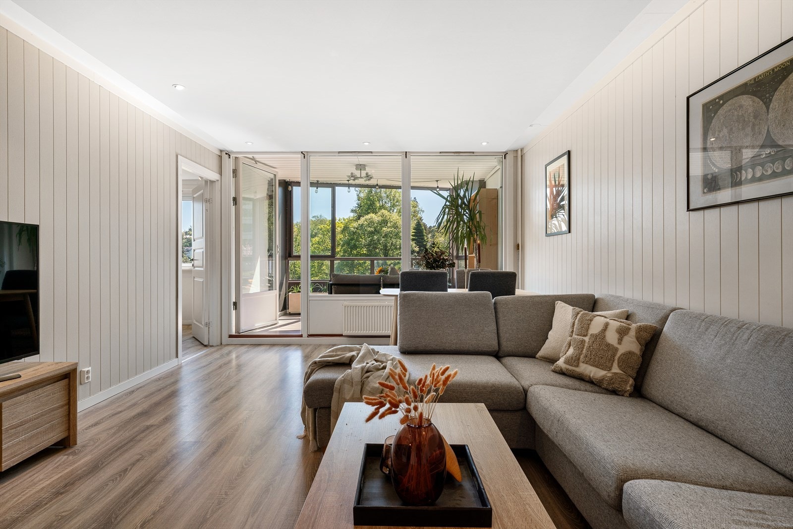 - Innvendig holder leiligheten en gjennomgående fin og innflytningsklar standard - Galleribilde