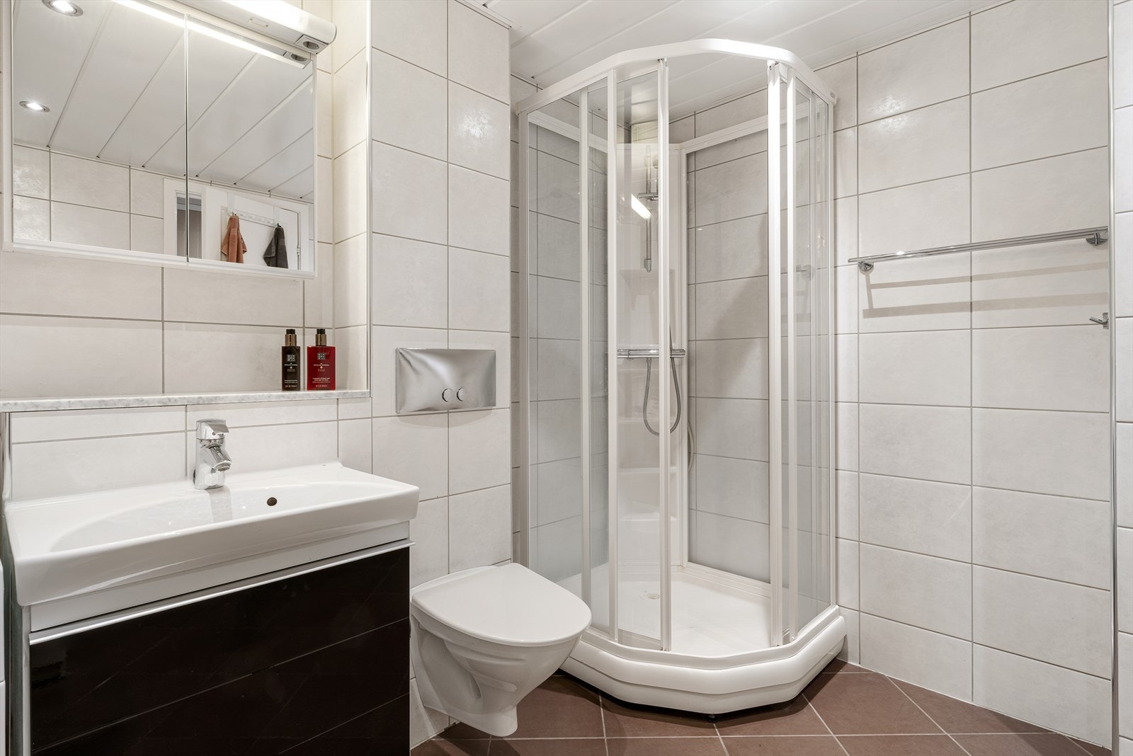 - Et praktisk og funksjonelt baderom - Galleribilde