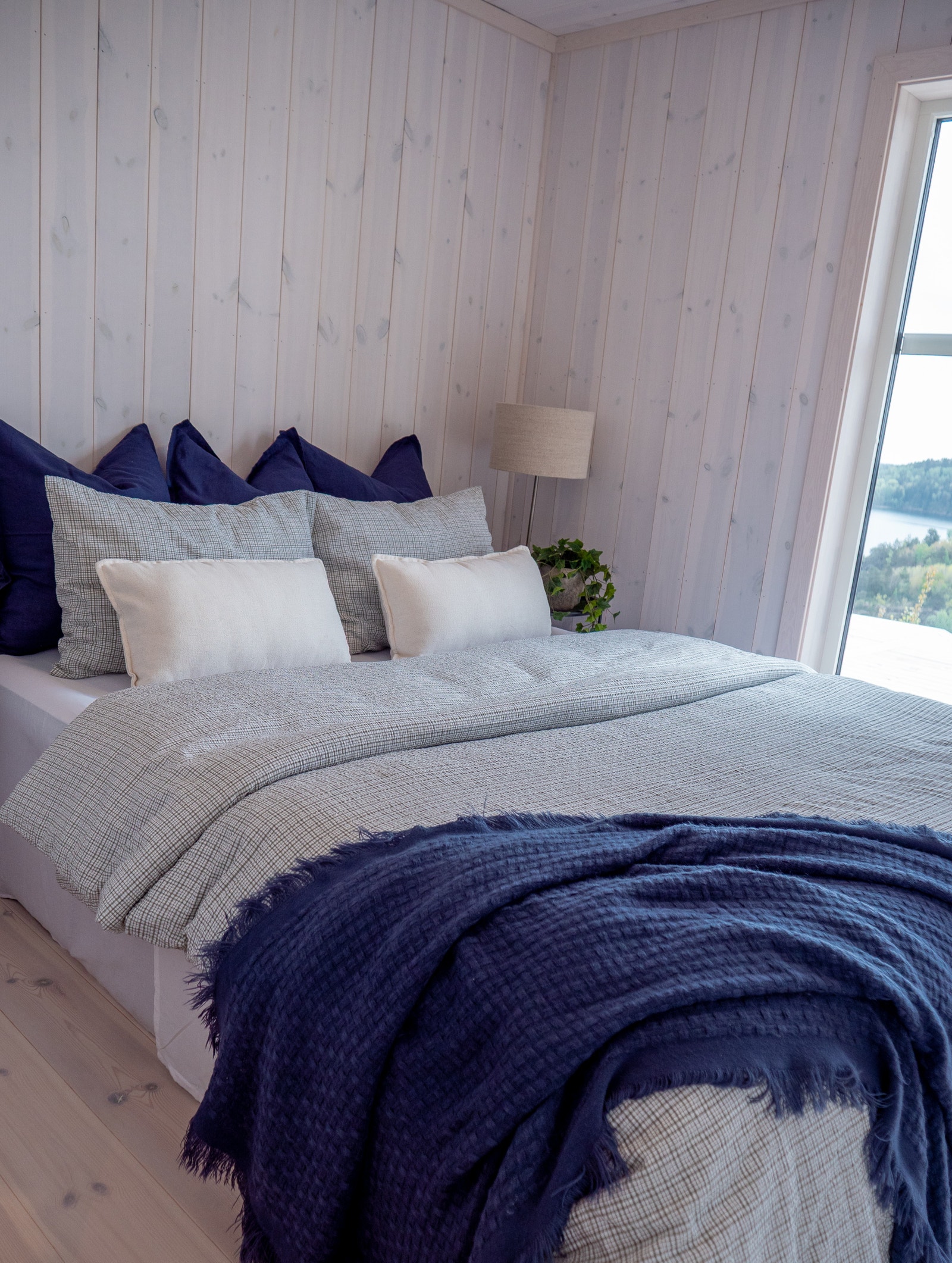 Et av to soverom i første etasje Galleribilde