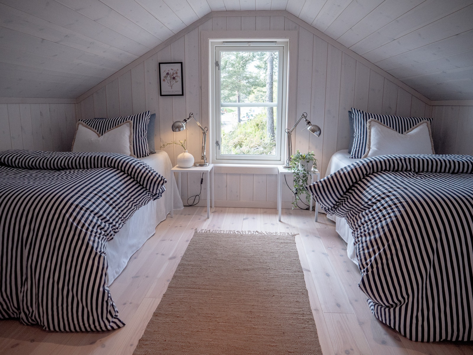 Et av to soverom på hems Galleribilde