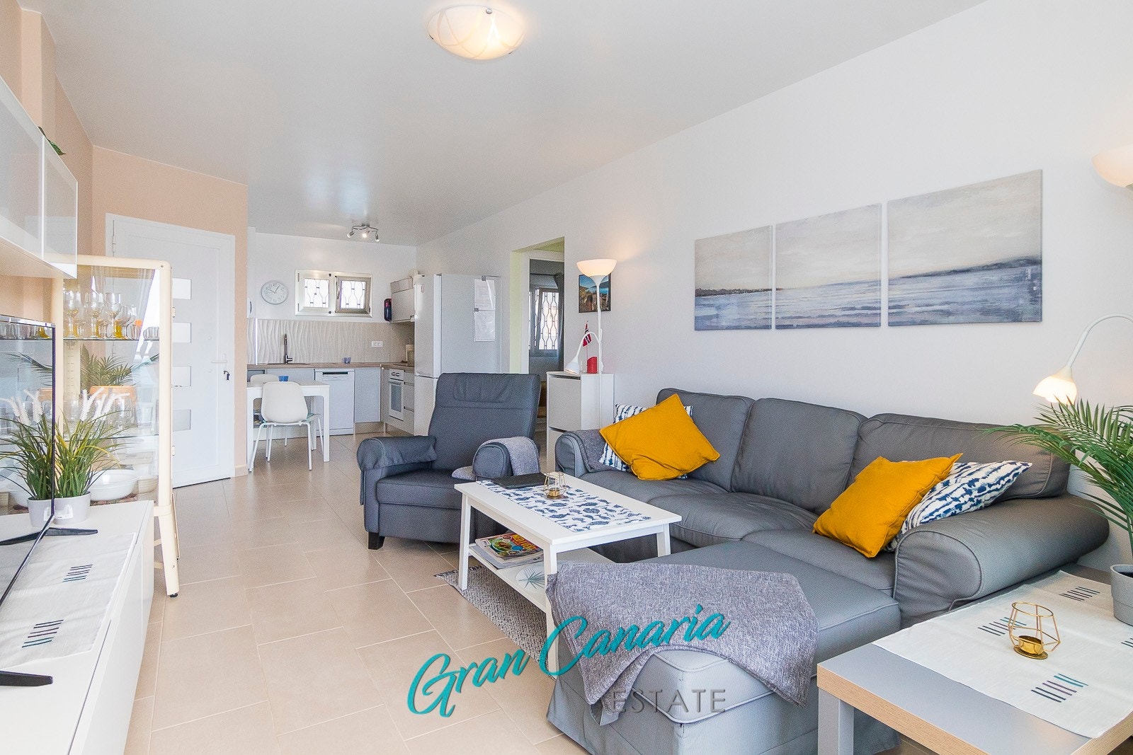 Flott åpen stue og kjøkken Galleribilde