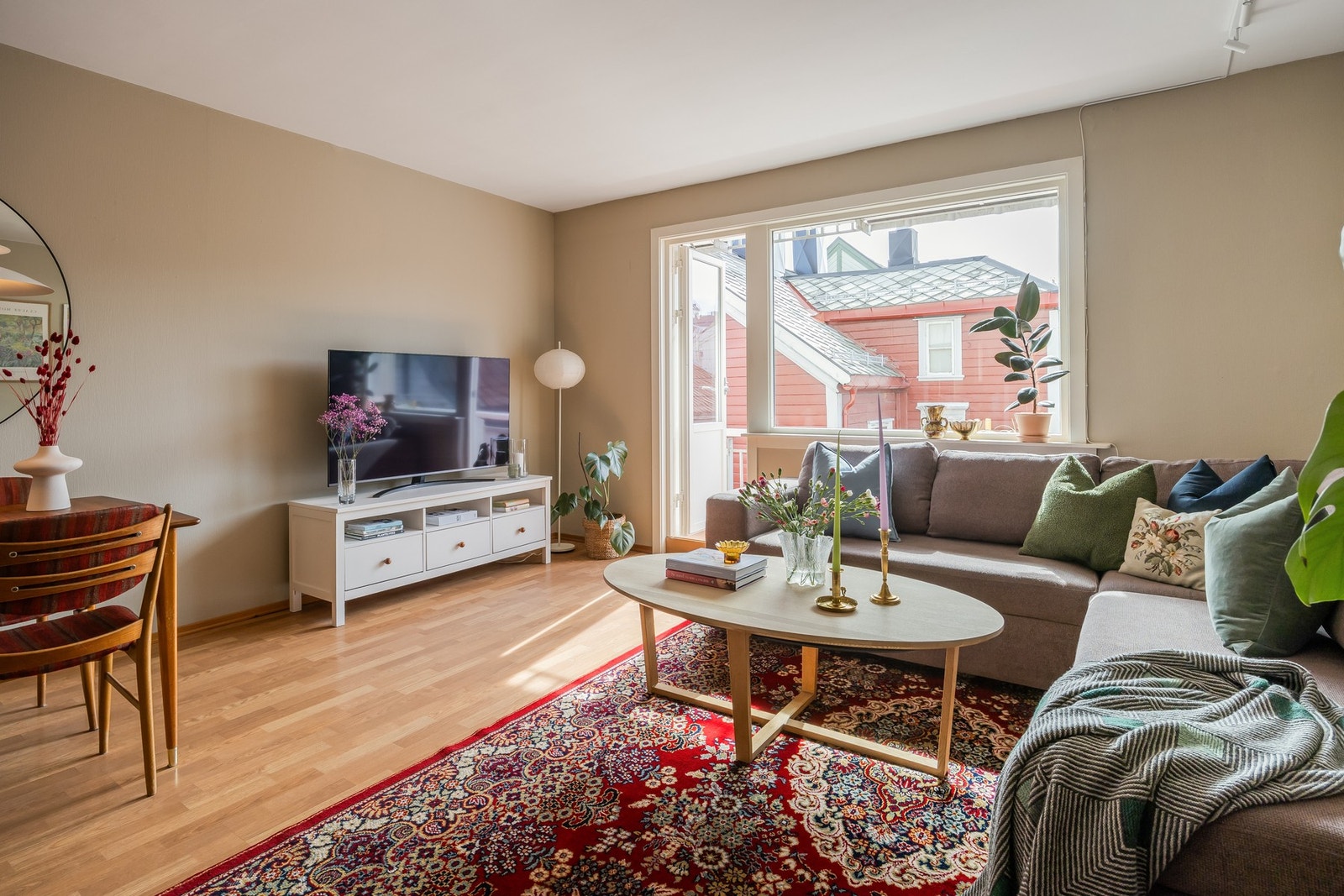 Privat og usjenert plassering i 3. etasje. Galleribilde