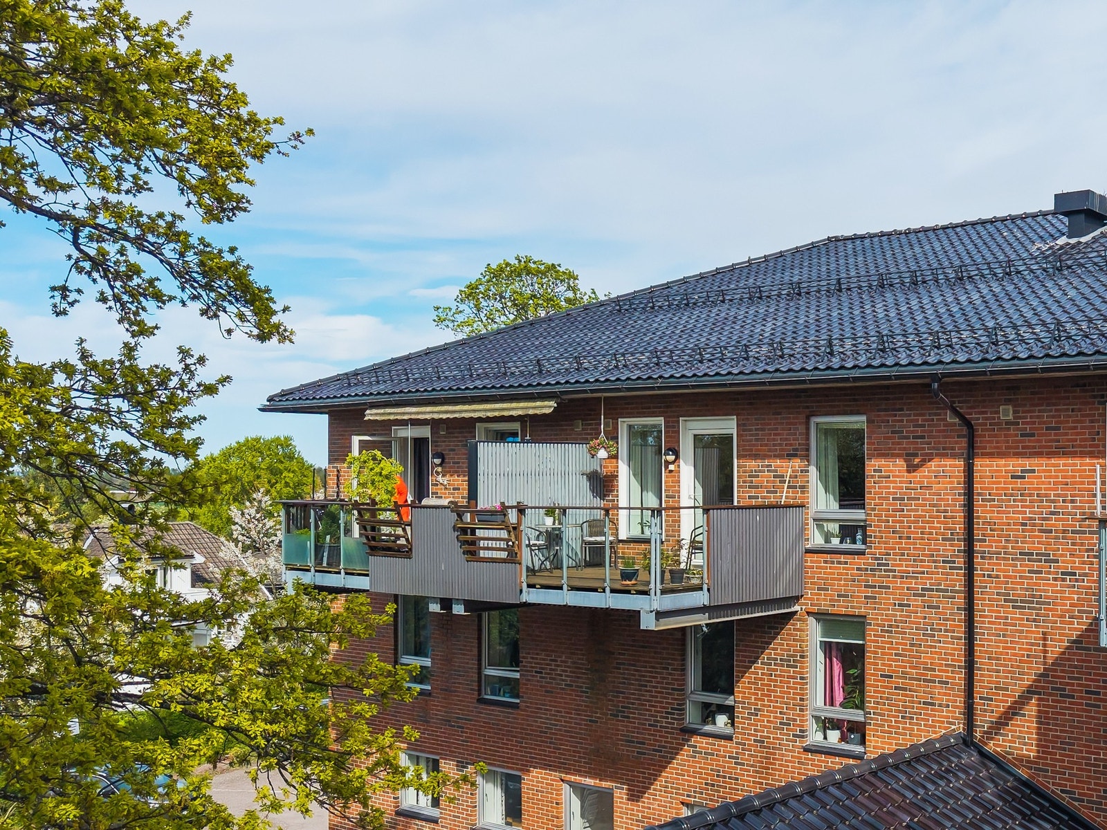 Her ser vi balkongen fra utsiden Galleribilde