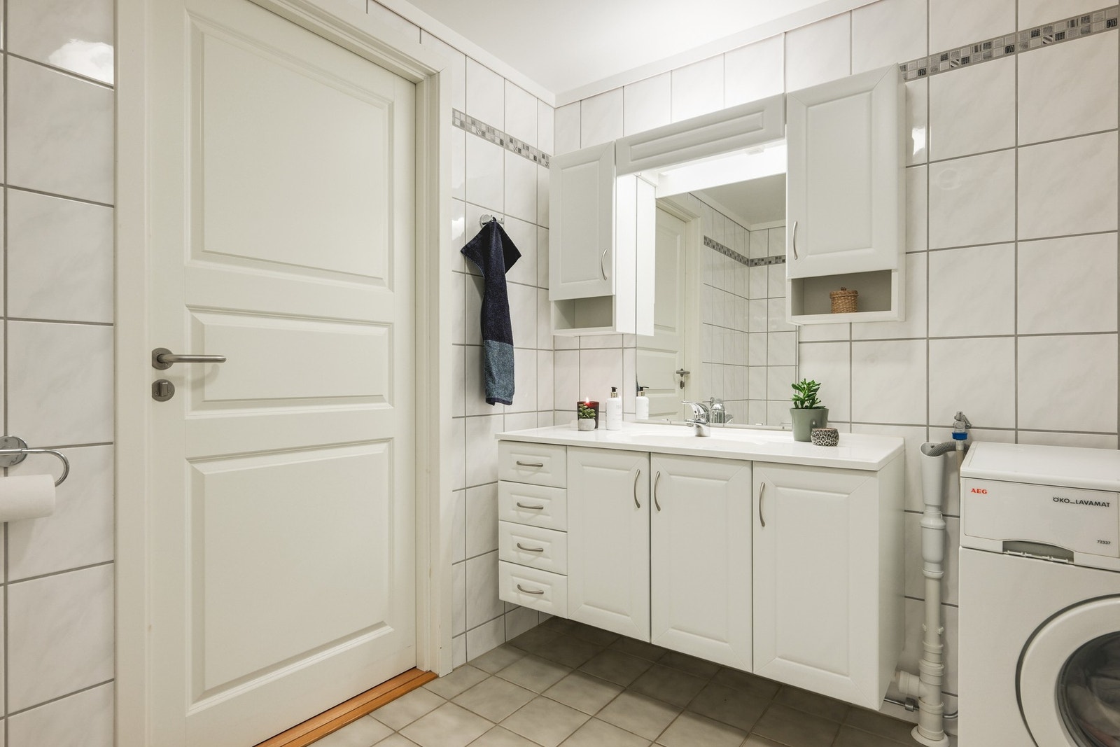 Vi fortsetter inn på leilighetens bad Galleribilde