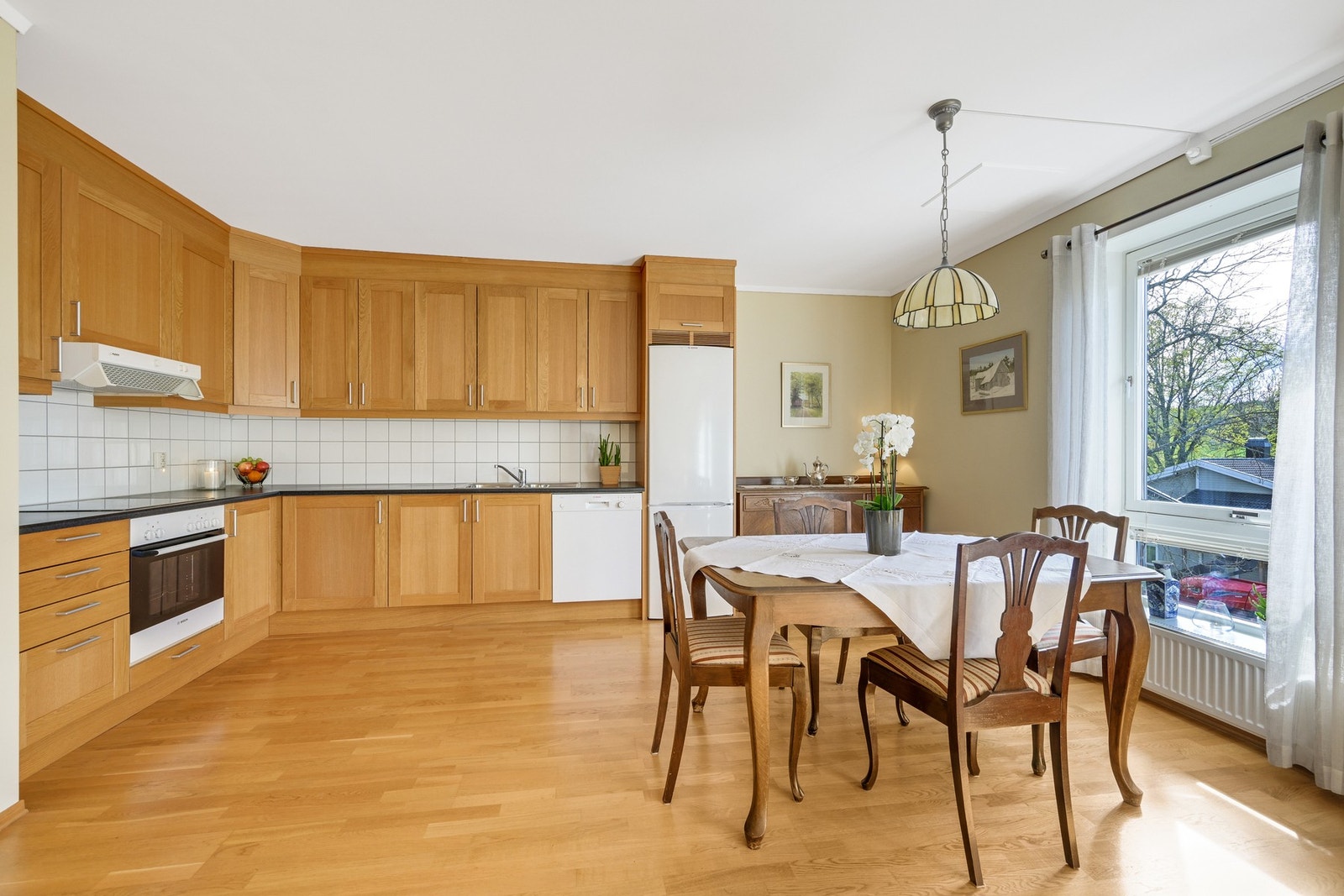 Pen Marbodal innredning i lys eik Galleribilde