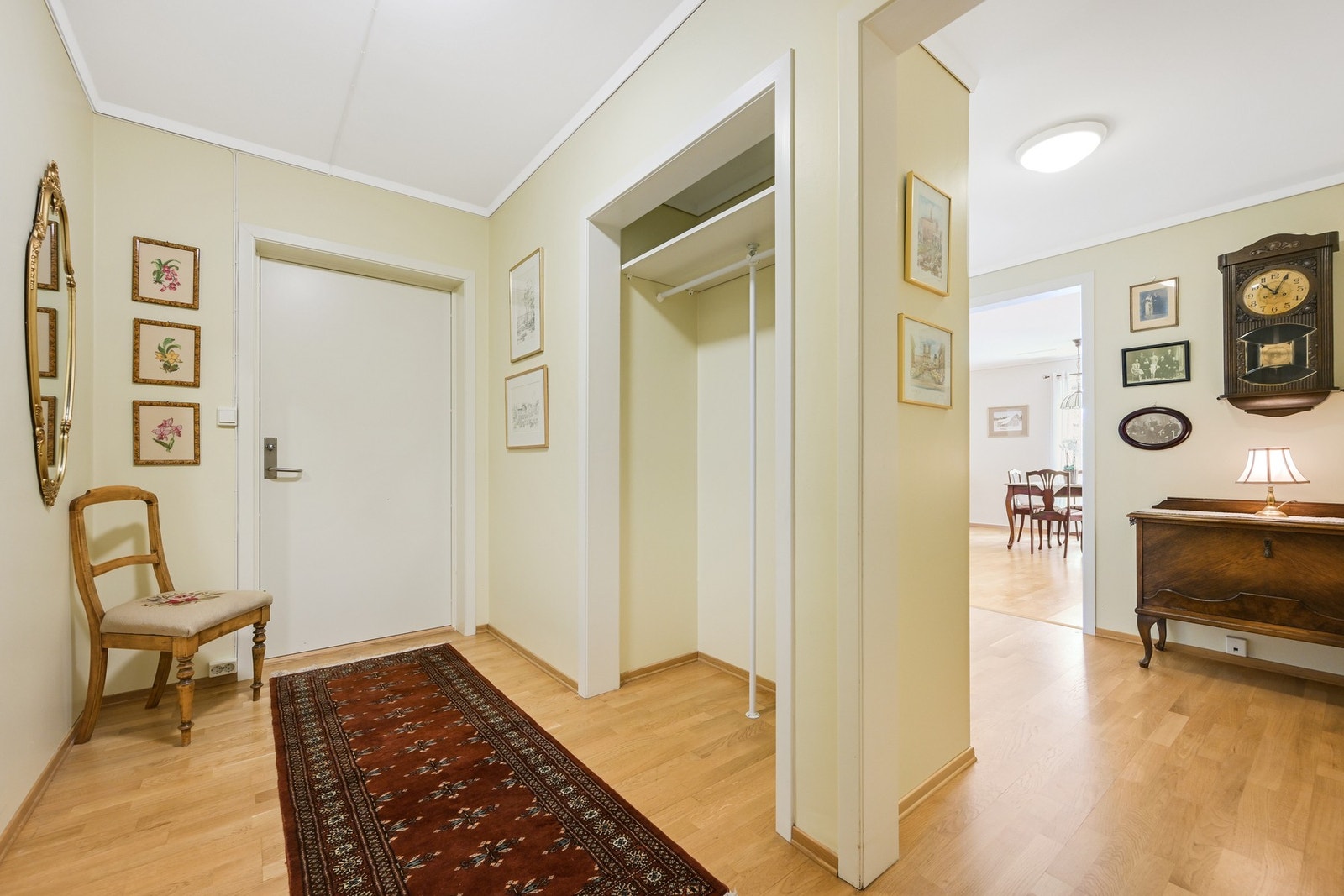 I entreen er det garderobe Galleribilde