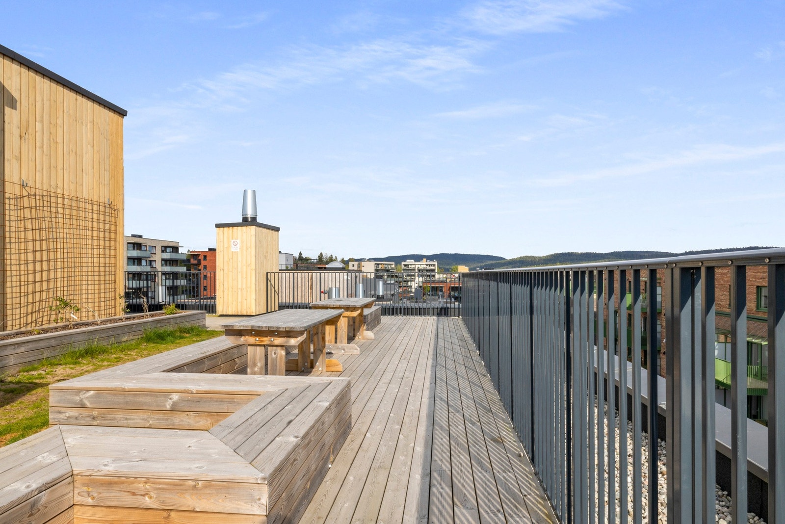 Felles takterrasse med felles sittegrupper og flott utsikt. Galleribilde