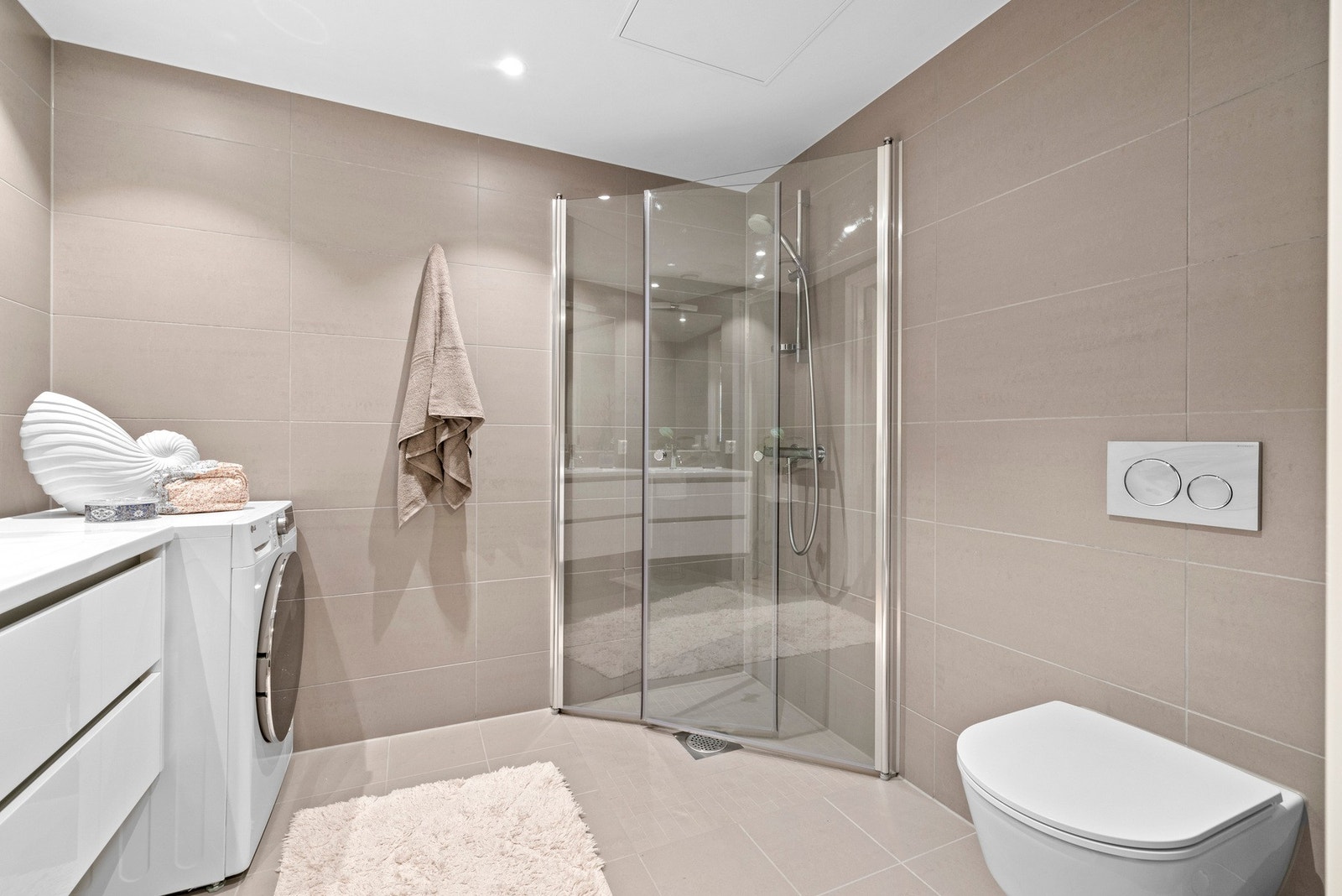 Opplegg for vaskemaskin og tørketrommel. Varme i gulv. Galleribilde