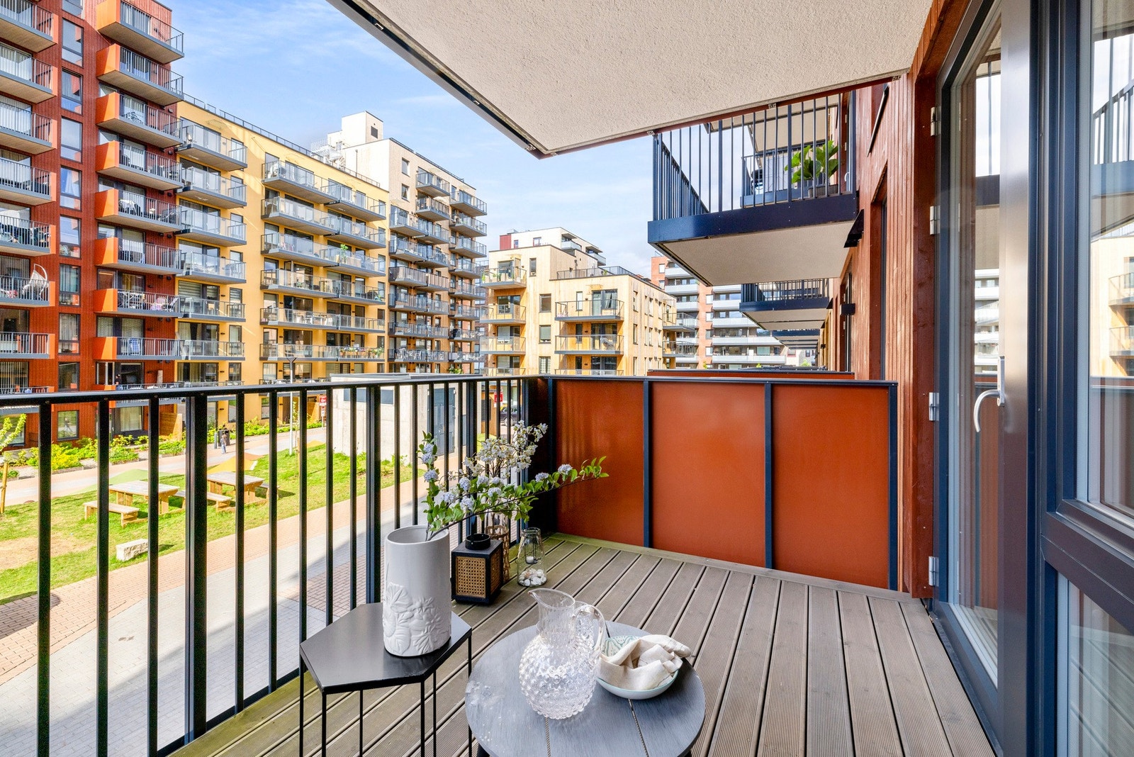 Hele leiligheten vender inn mot indre gårdsrom. Galleribilde