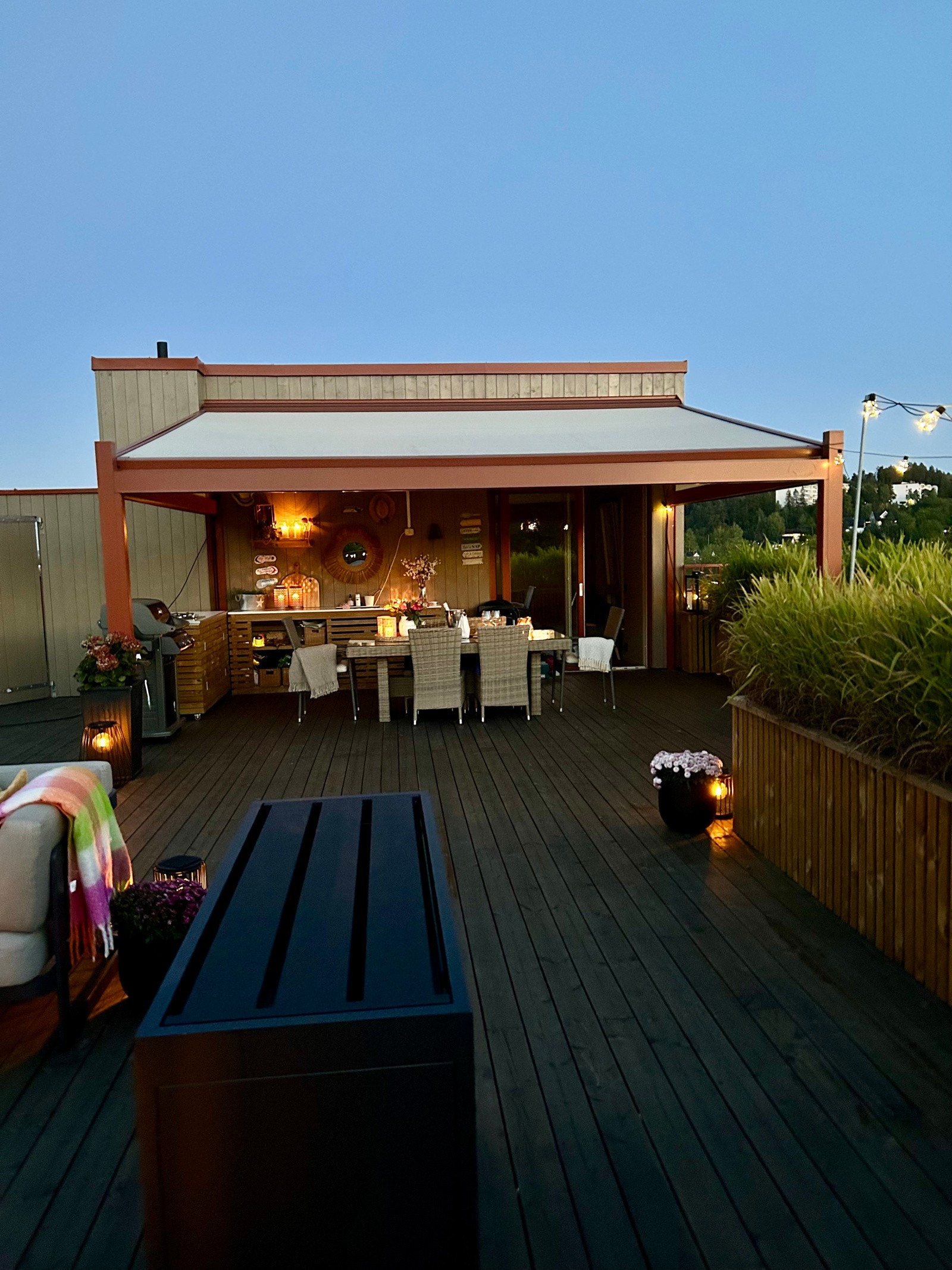 Kontaktpunkt, belysning og varmelampe er også montert. Galleribilde