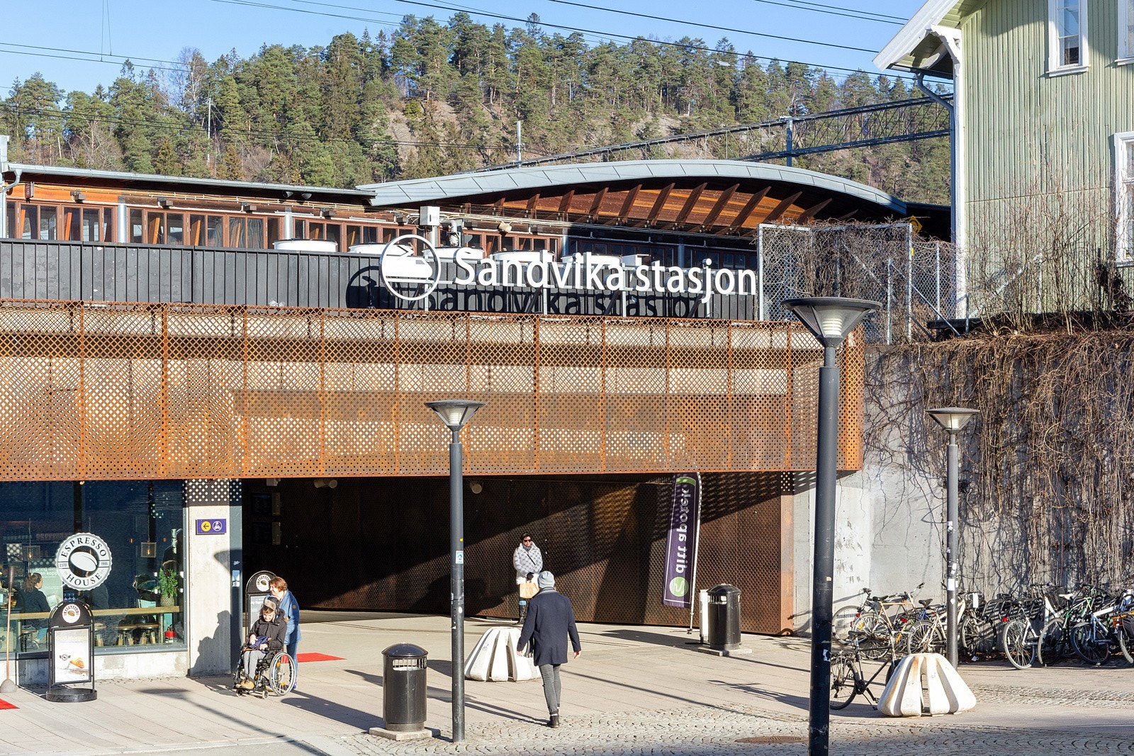 Rikt kollektivtilbud rett i nærheten, som enkelt tar deg inn og ut av sentrum. Galleribilde