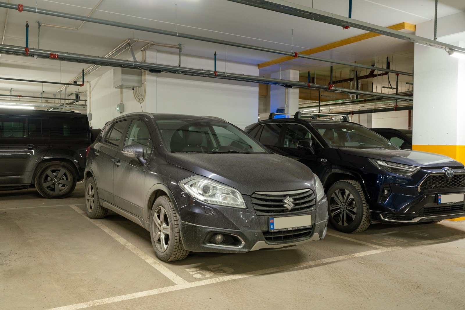 En elbillader fra Smartly kan benyttes på begge plassene. Det er også felles sykkelbod i kjelleren. Galleribilde