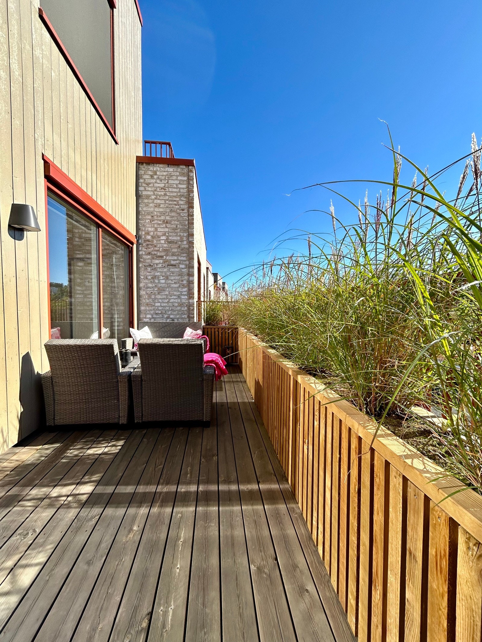 Denne uteplassen er helt usjenert og har vidstrakt utsikt over området. Galleribilde