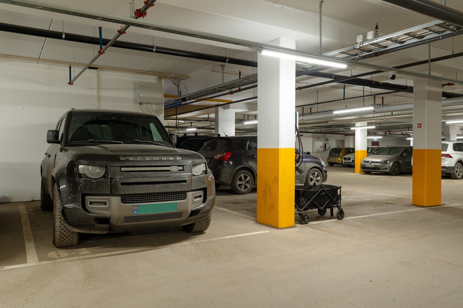 Det medfølger to garasjeplasser, hvor den ene er ekstra stor med bredde på 3,2 meter. Galleribilde