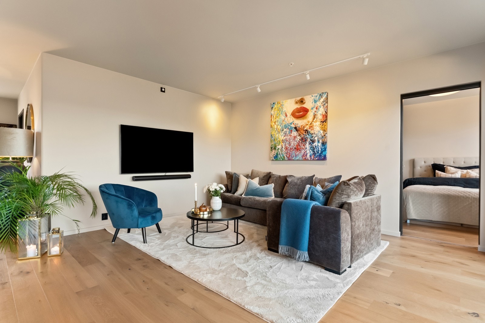 Gjennomgående delikat leilighet med vannbåren varme og et nordisk gulv av enstavs eikeparkett. Galleribilde