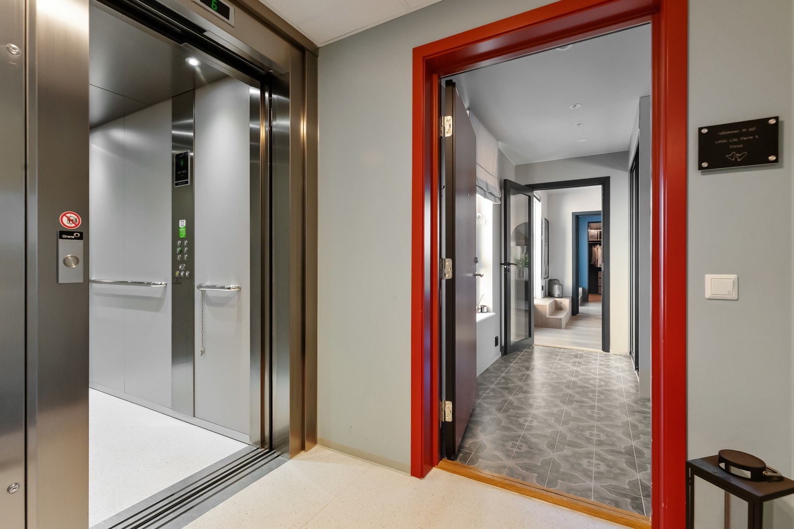 Enkel heisadkomst til leiligheten, garasjeplassene og medfølgende bodplass i kjelleren. Galleribilde