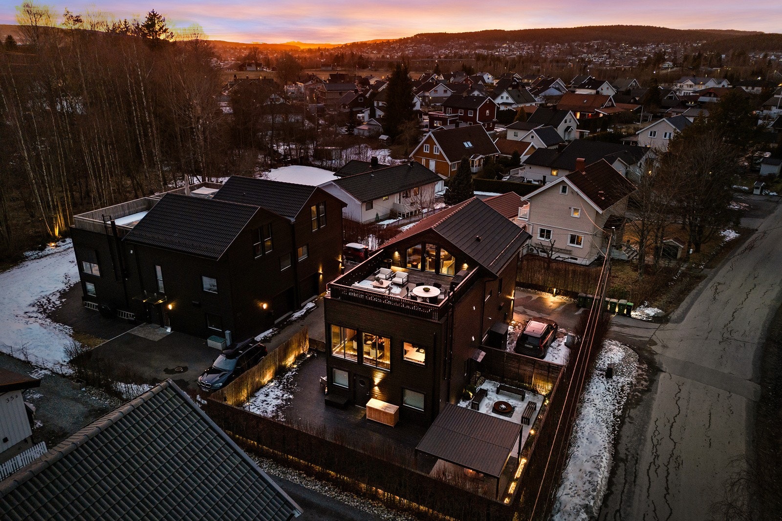 Nøye planlagt uterom med markterrasse og takterrasse på tilsammen 147m². Galleribilde