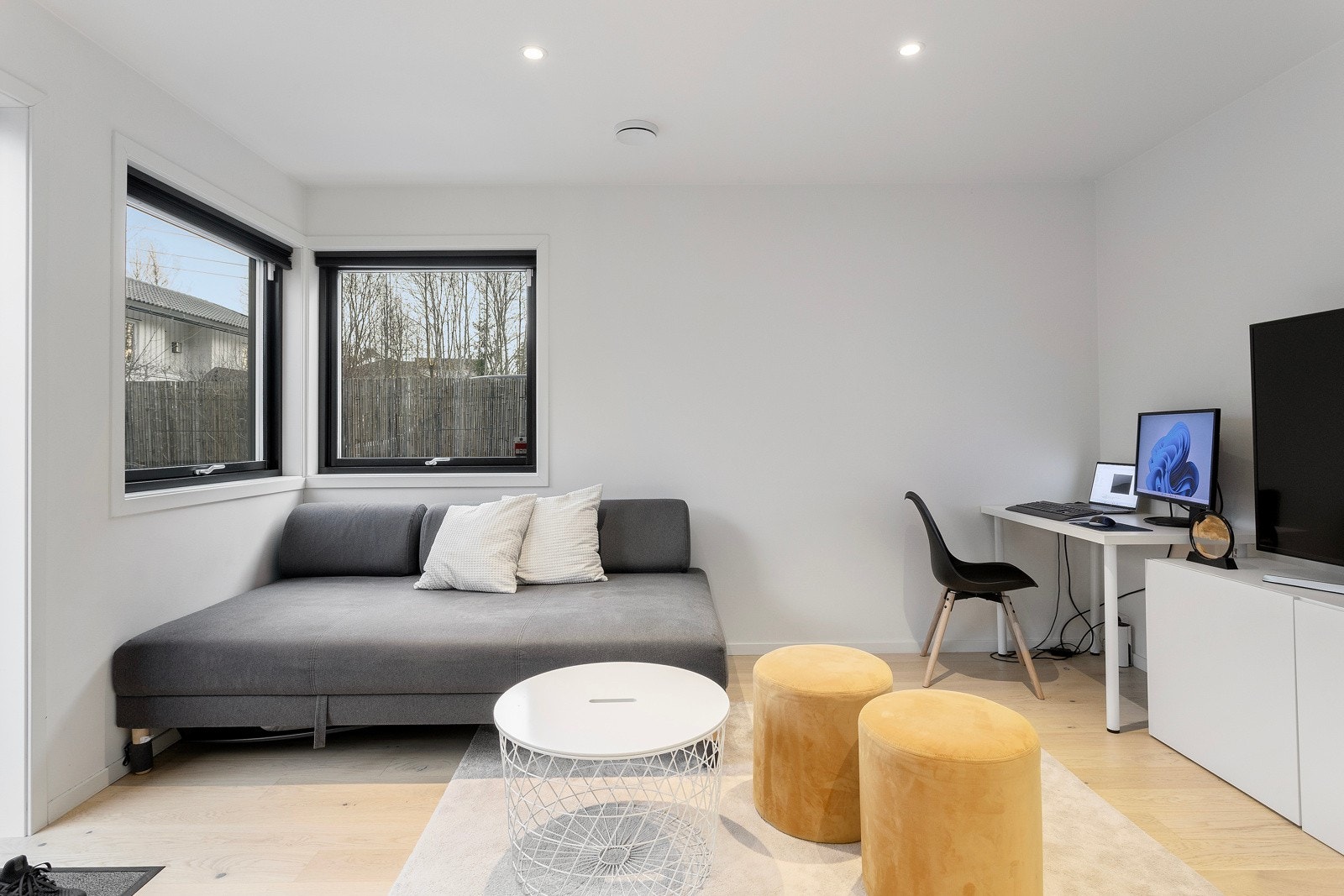 Praktikantdelen i 1. etasje består av stue/kjøkken og bad. Kan enkelt innlemmes i hoveddelen. Galleribilde